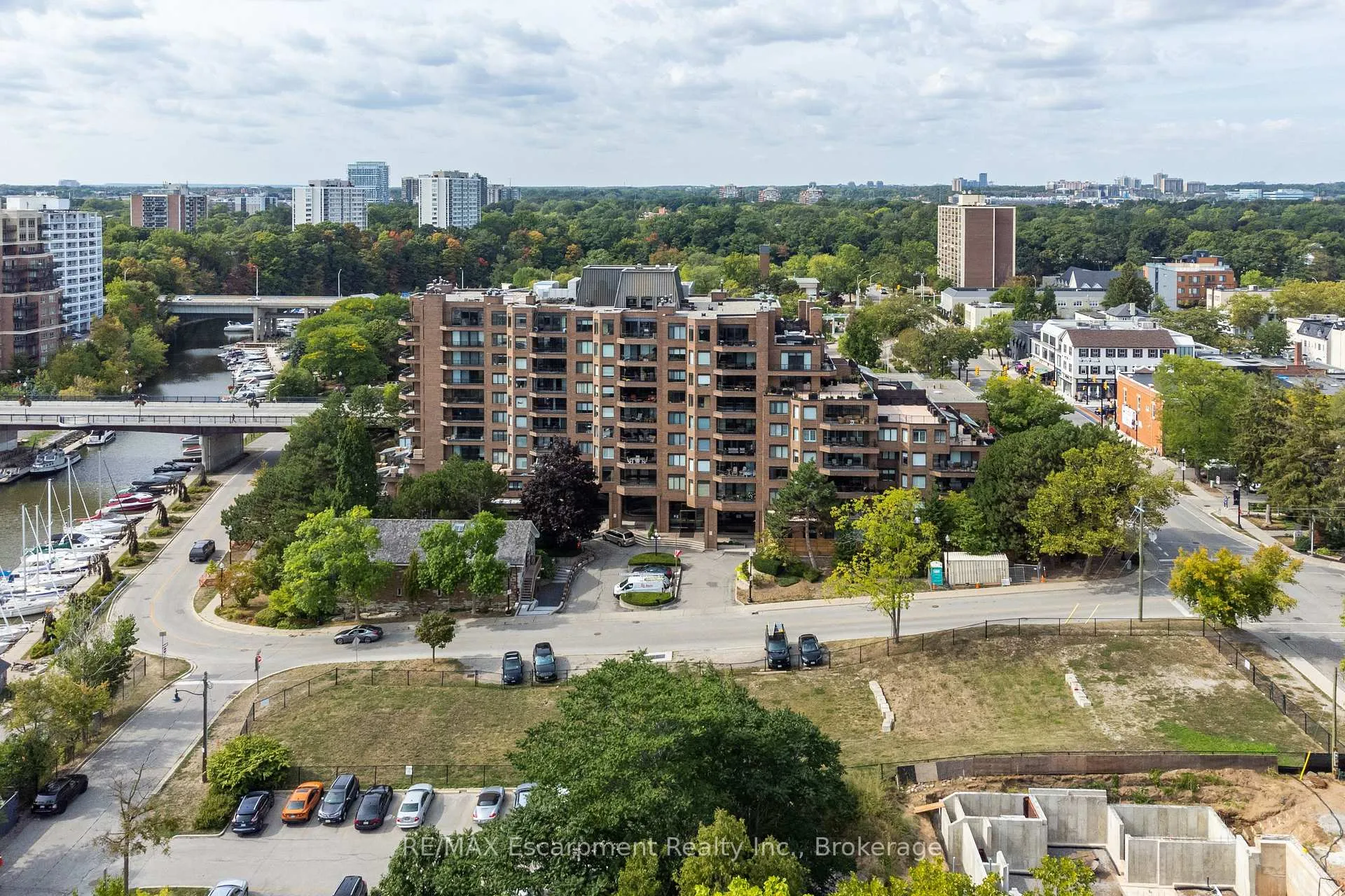 Photo 30 of Unit 303, 100 Lakeshore Road E, Oakville, Old Oakville — HOMEH