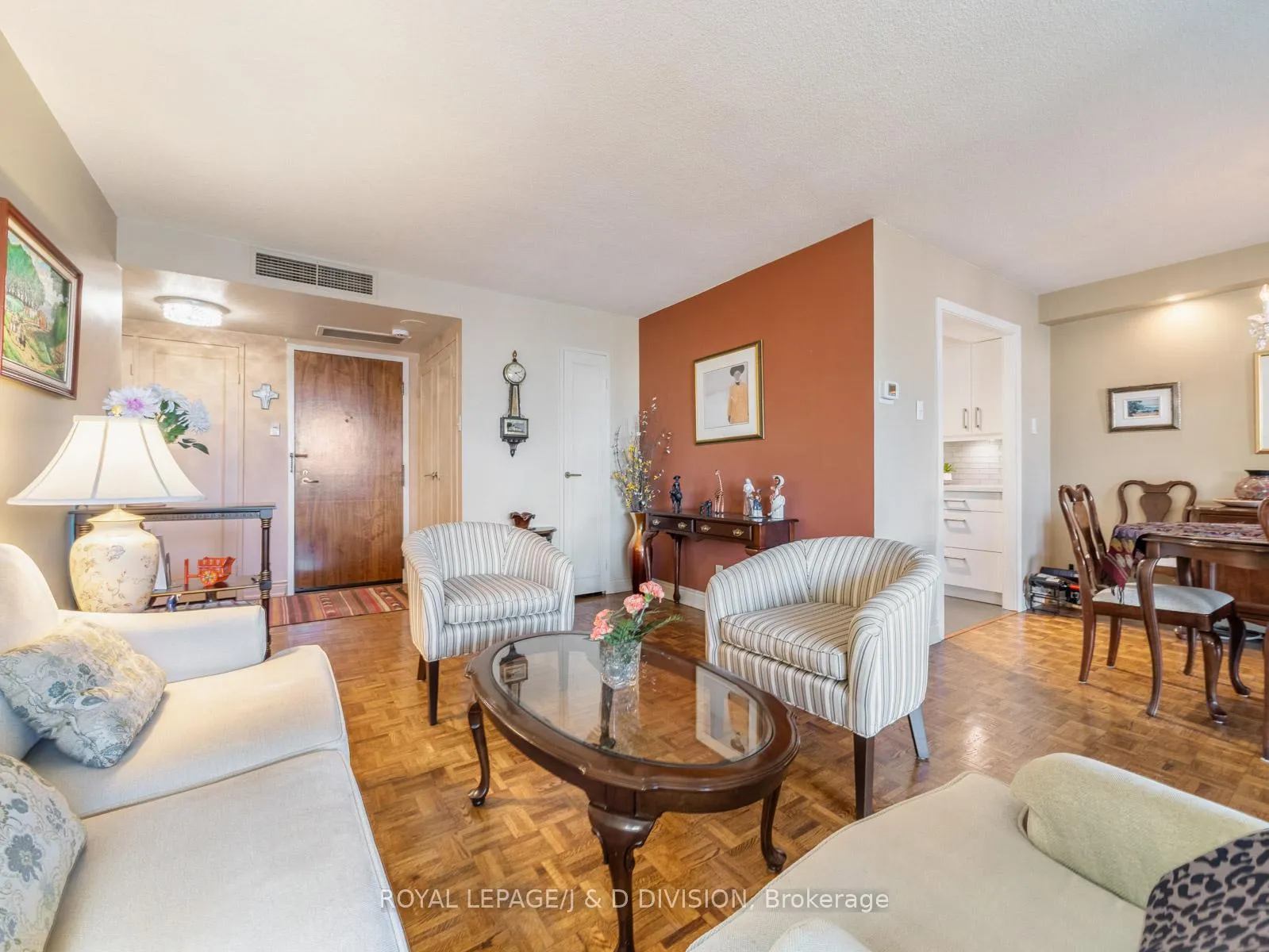 Photo 9 of Unit 804, 63 St Clair Avenue W, Toronto, Yonge-St. Clair — HOMEH