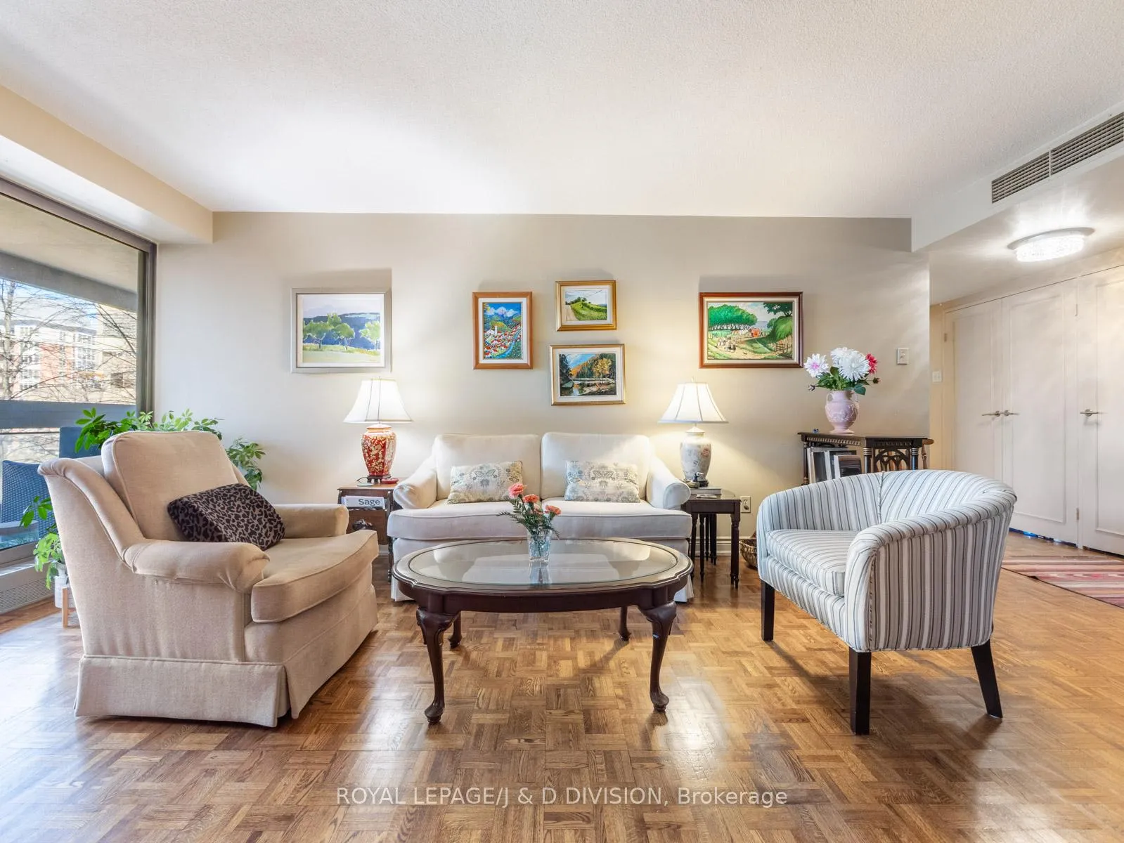Photo 11 of Unit 804, 63 St Clair Avenue W, Toronto, Yonge-St. Clair — HOMEH