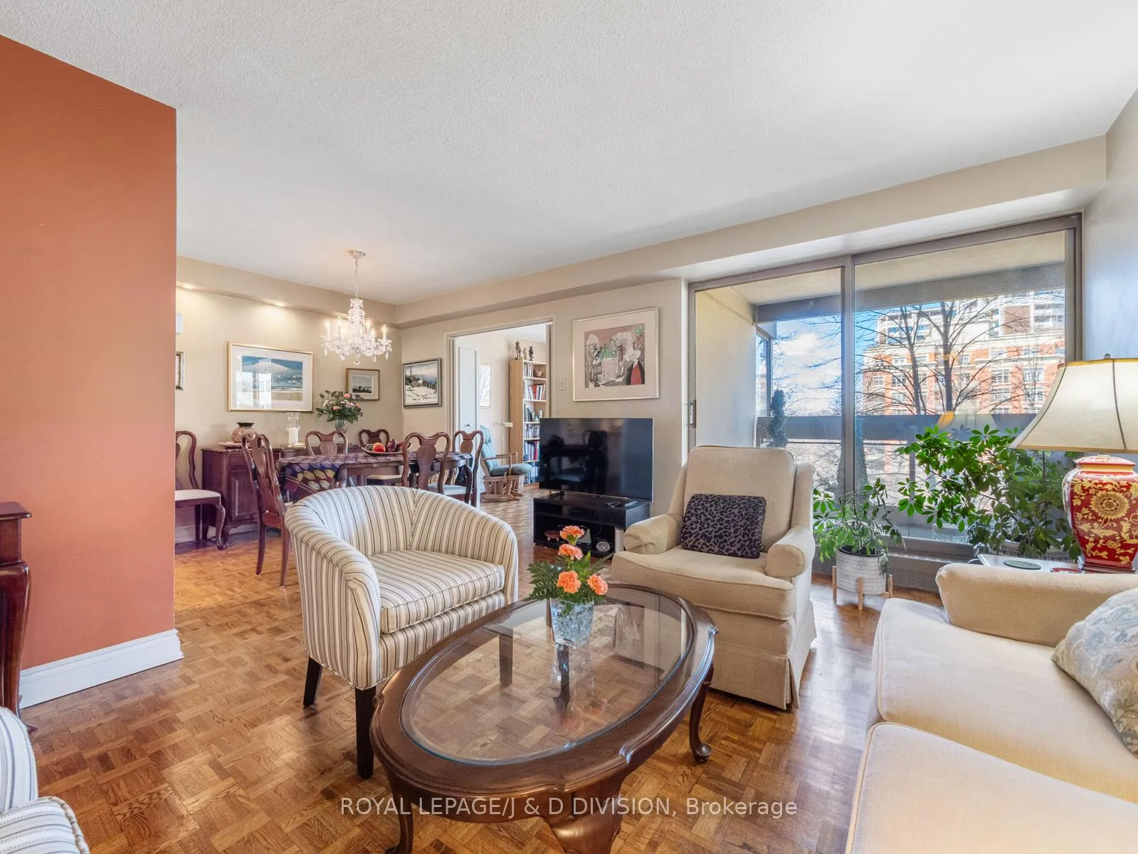 Photo 12 of Unit 804, 63 St Clair Avenue W, Toronto, Yonge-St. Clair — HOMEH
