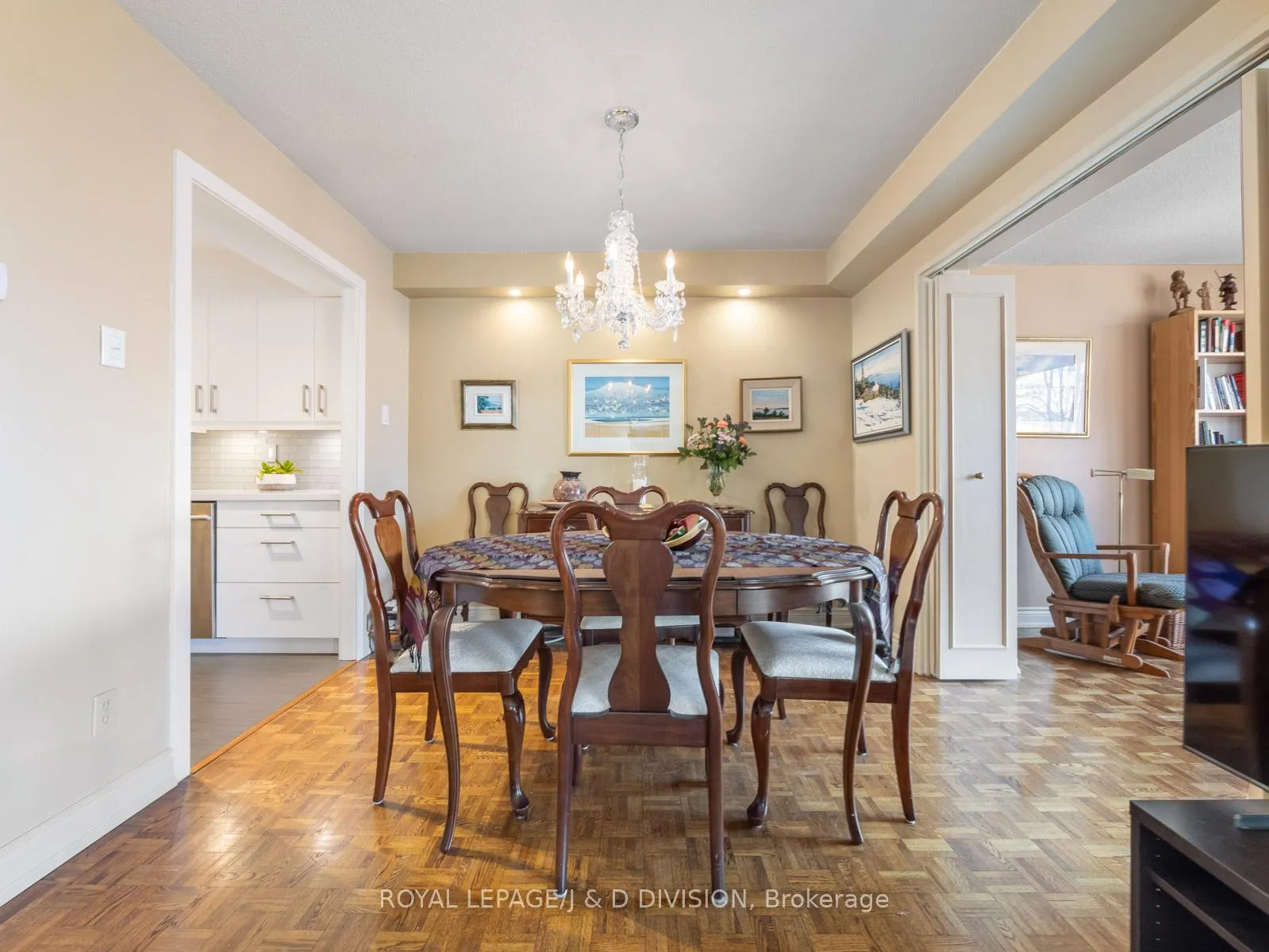 Photo 13 of Unit 804, 63 St Clair Avenue W, Toronto, Yonge-St. Clair — HOMEH