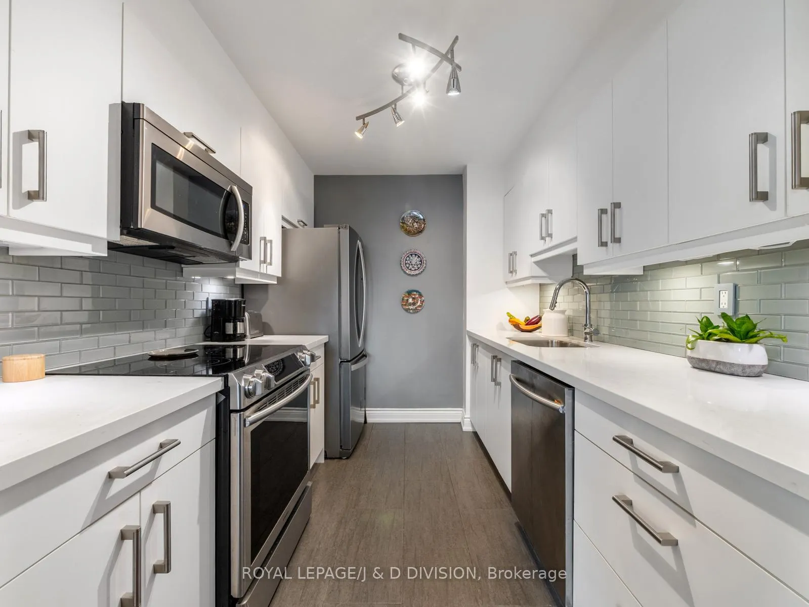 Photo 14 of Unit 804, 63 St Clair Avenue W, Toronto, Yonge-St. Clair — HOMEH