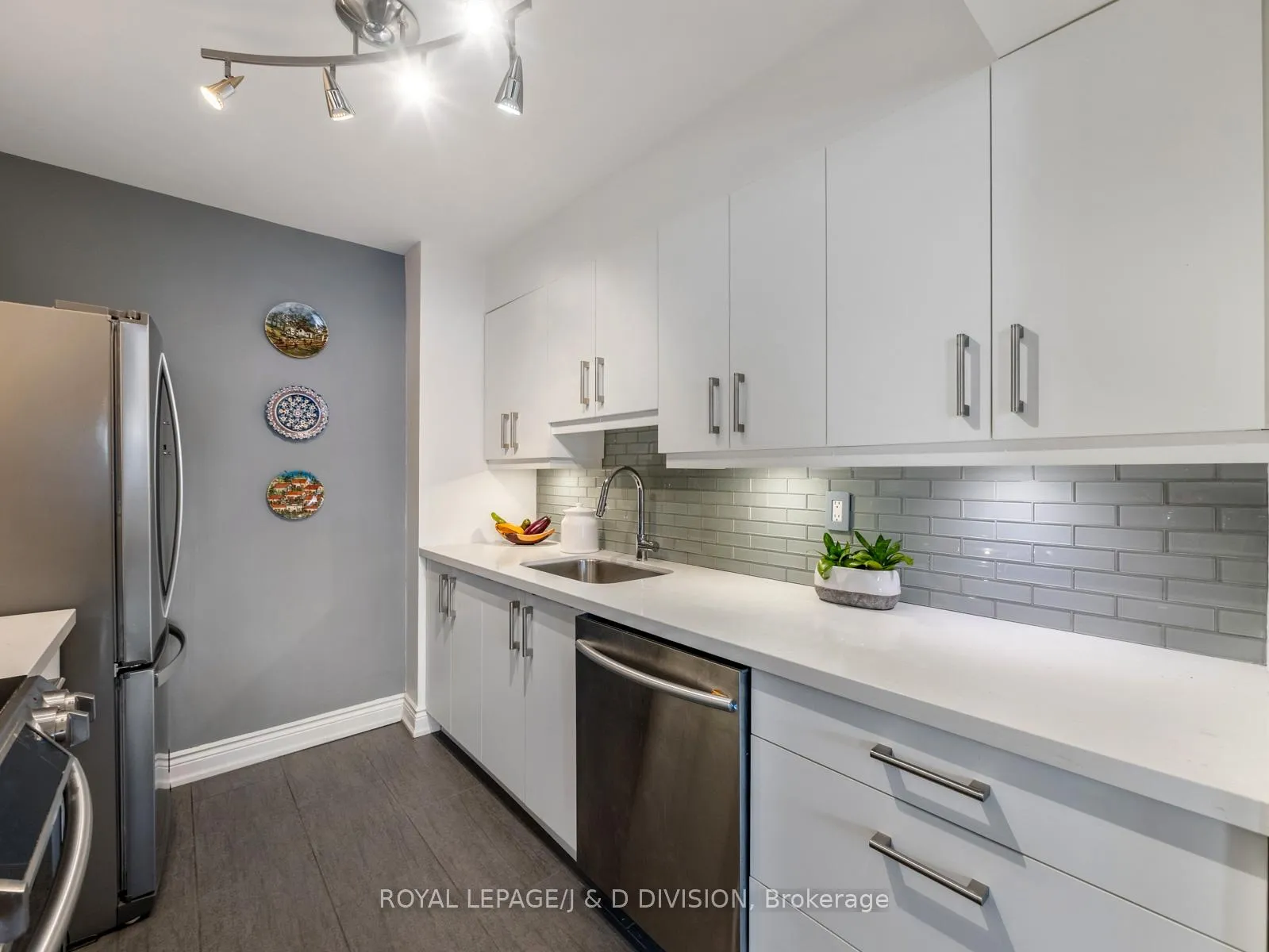 Photo 15 of Unit 804, 63 St Clair Avenue W, Toronto, Yonge-St. Clair — HOMEH