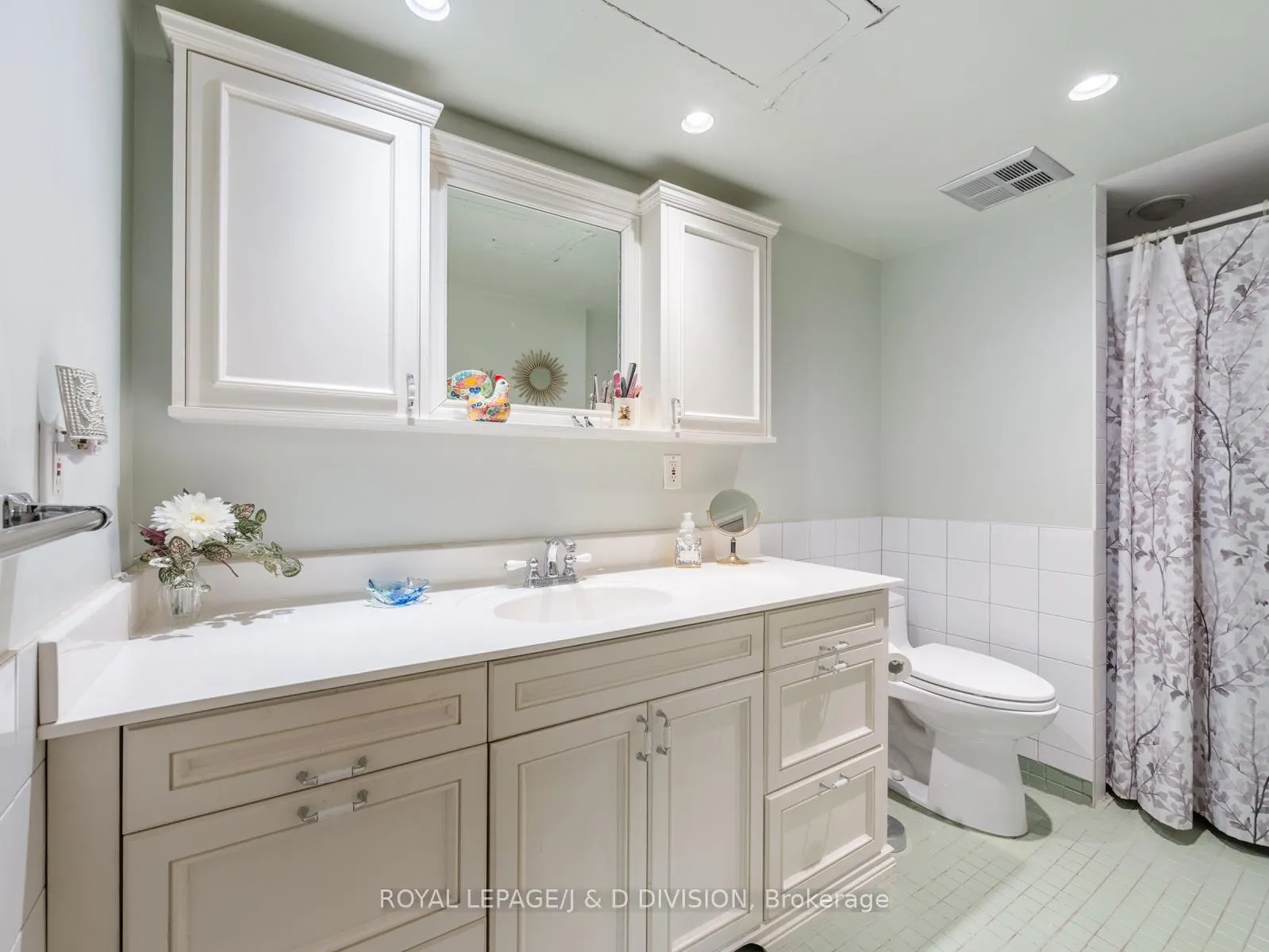 Photo 21 of Unit 804, 63 St Clair Avenue W, Toronto, Yonge-St. Clair — HOMEH