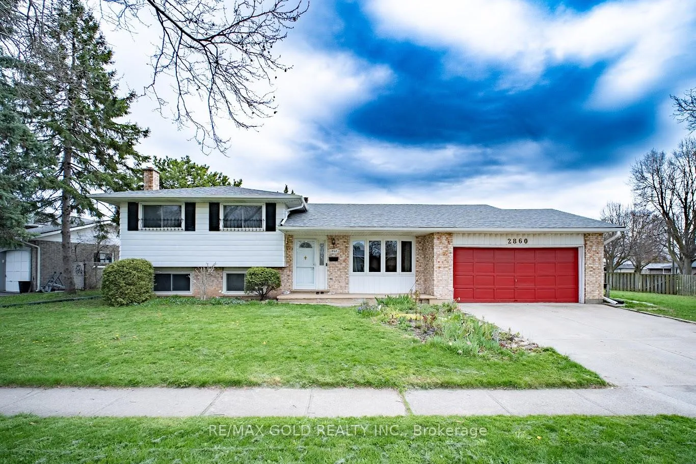 Front of 2860 Henley Avenue