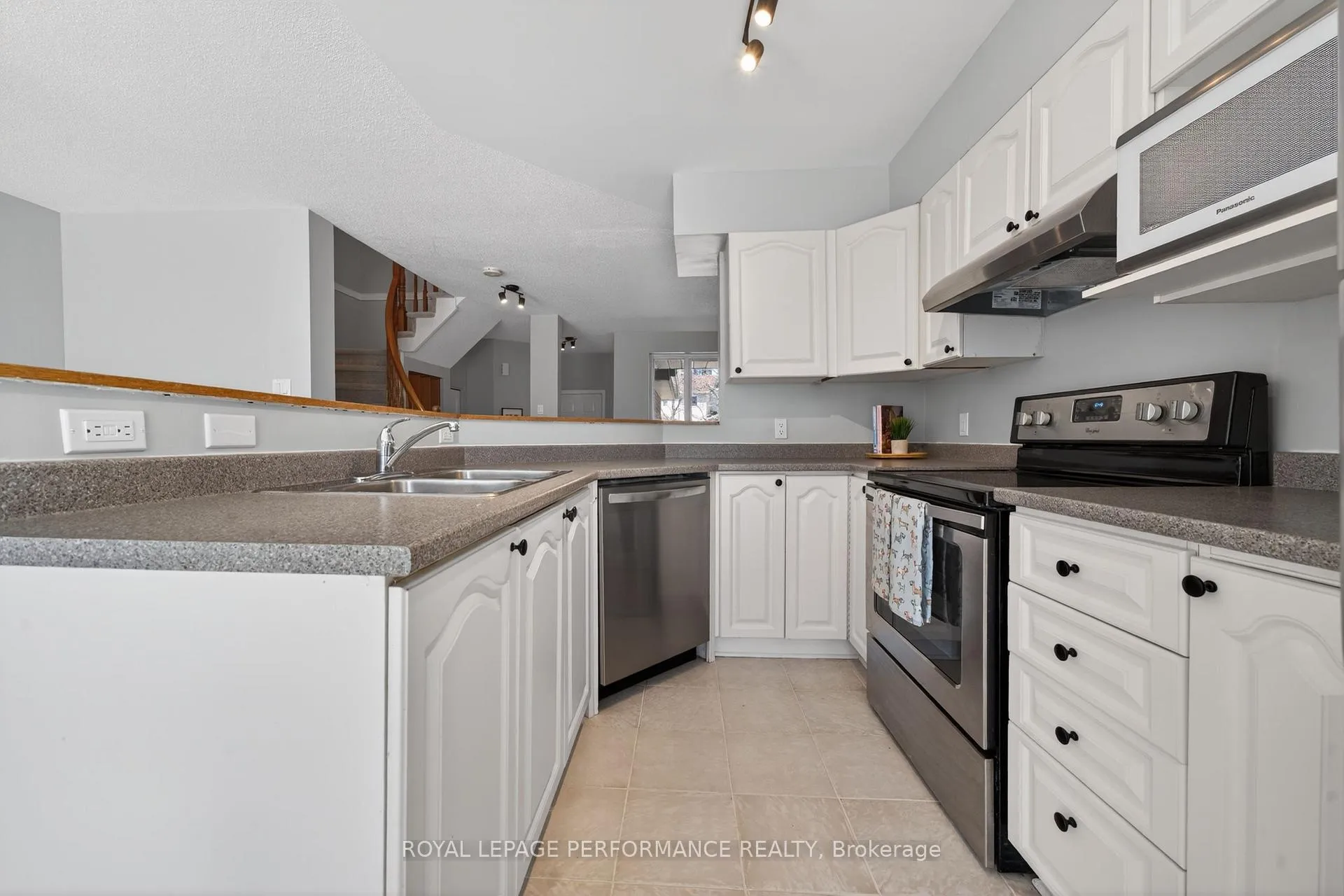 Photo 14 of 3835 Crowsnest Avenue, Ottawa, Quinterra — HOMEH