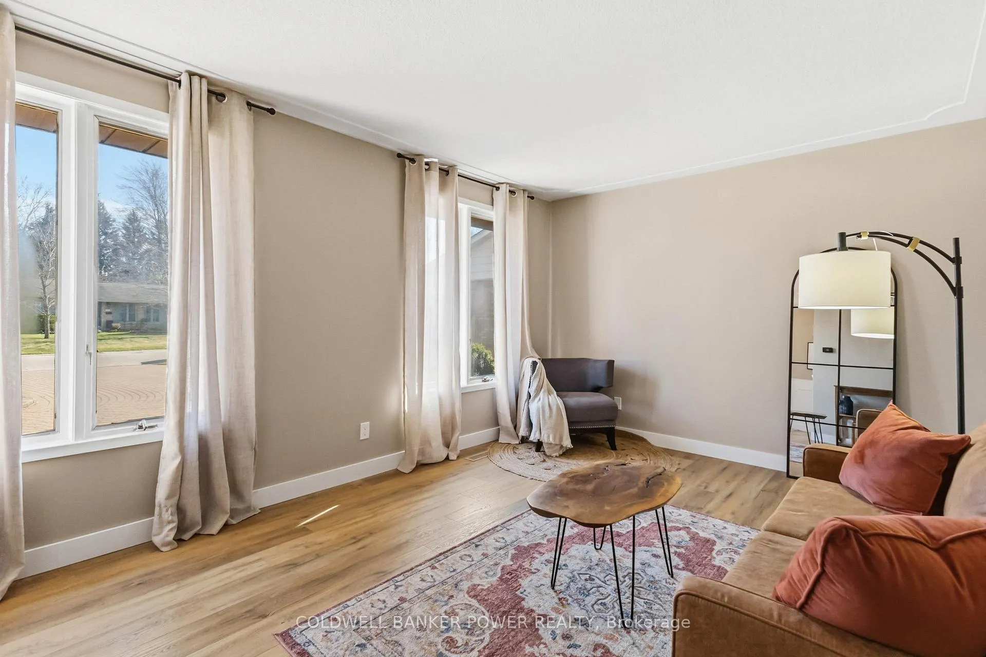 Photo 8 of 176 Canterbury Drive, Thames Centre, Dorchester — HOMEH