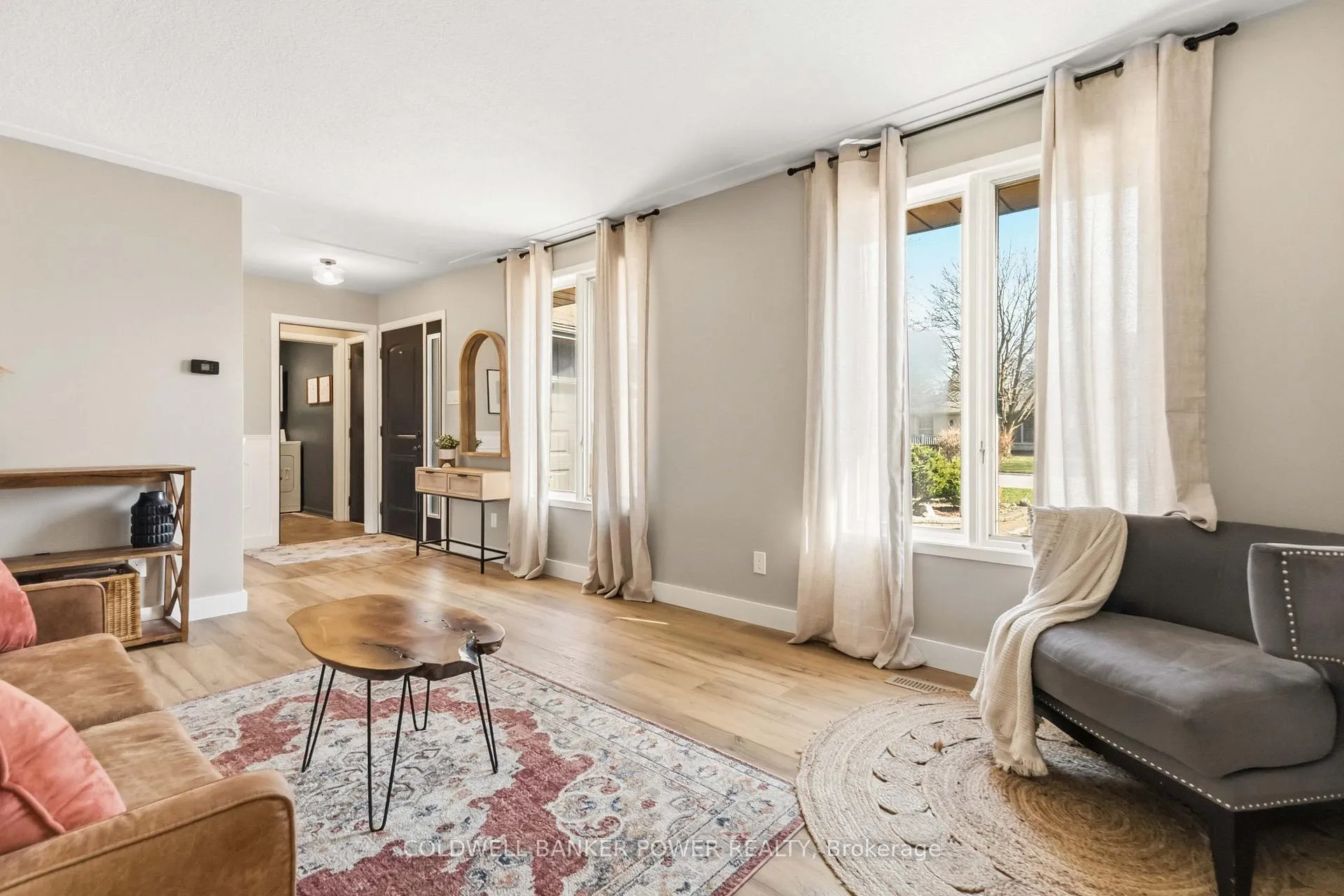 Photo 9 of 176 Canterbury Drive, Thames Centre, Dorchester — HOMEH