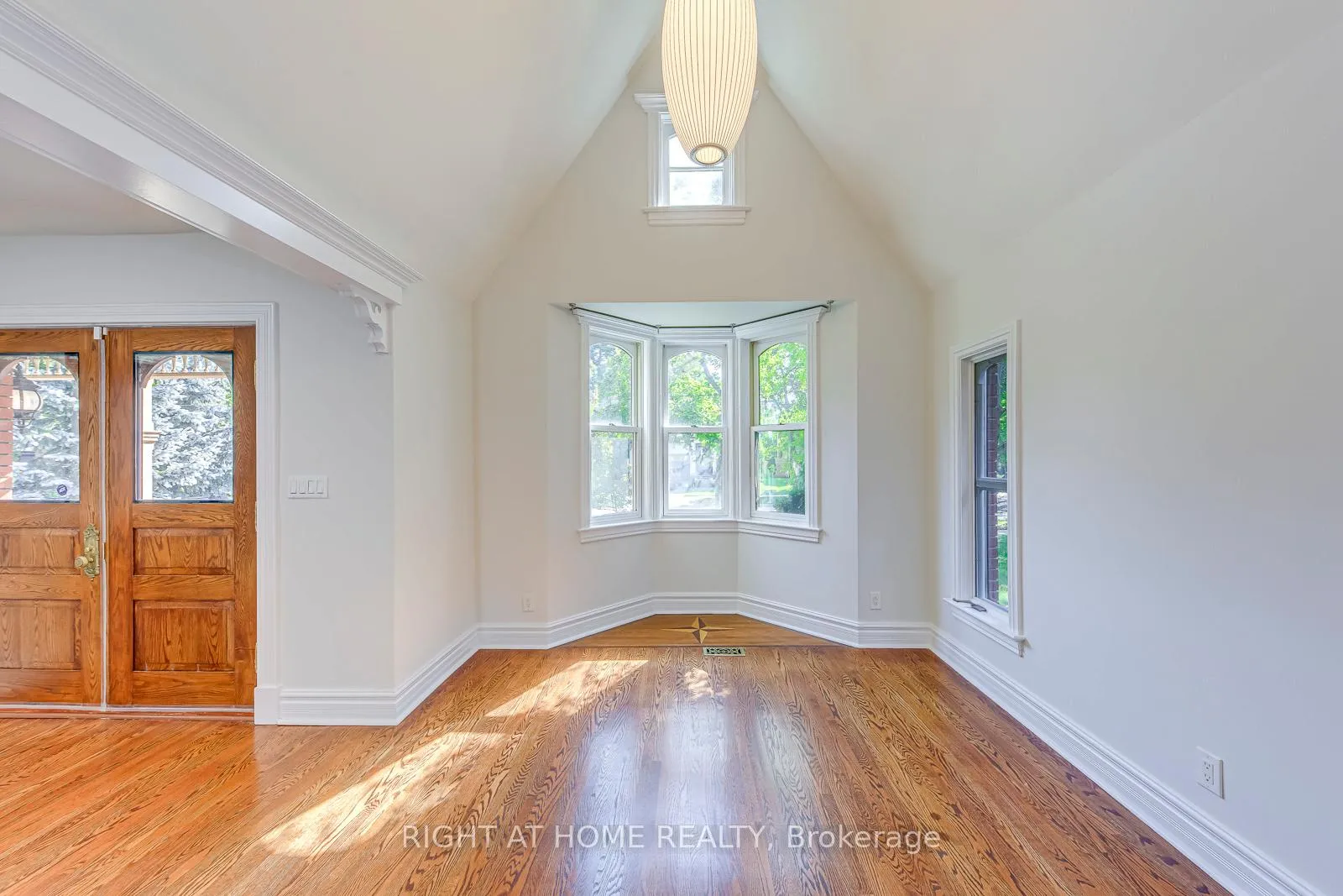 Photo 4 of 435 Maple Avenue, Oakville, Old Oakville — HOMEH