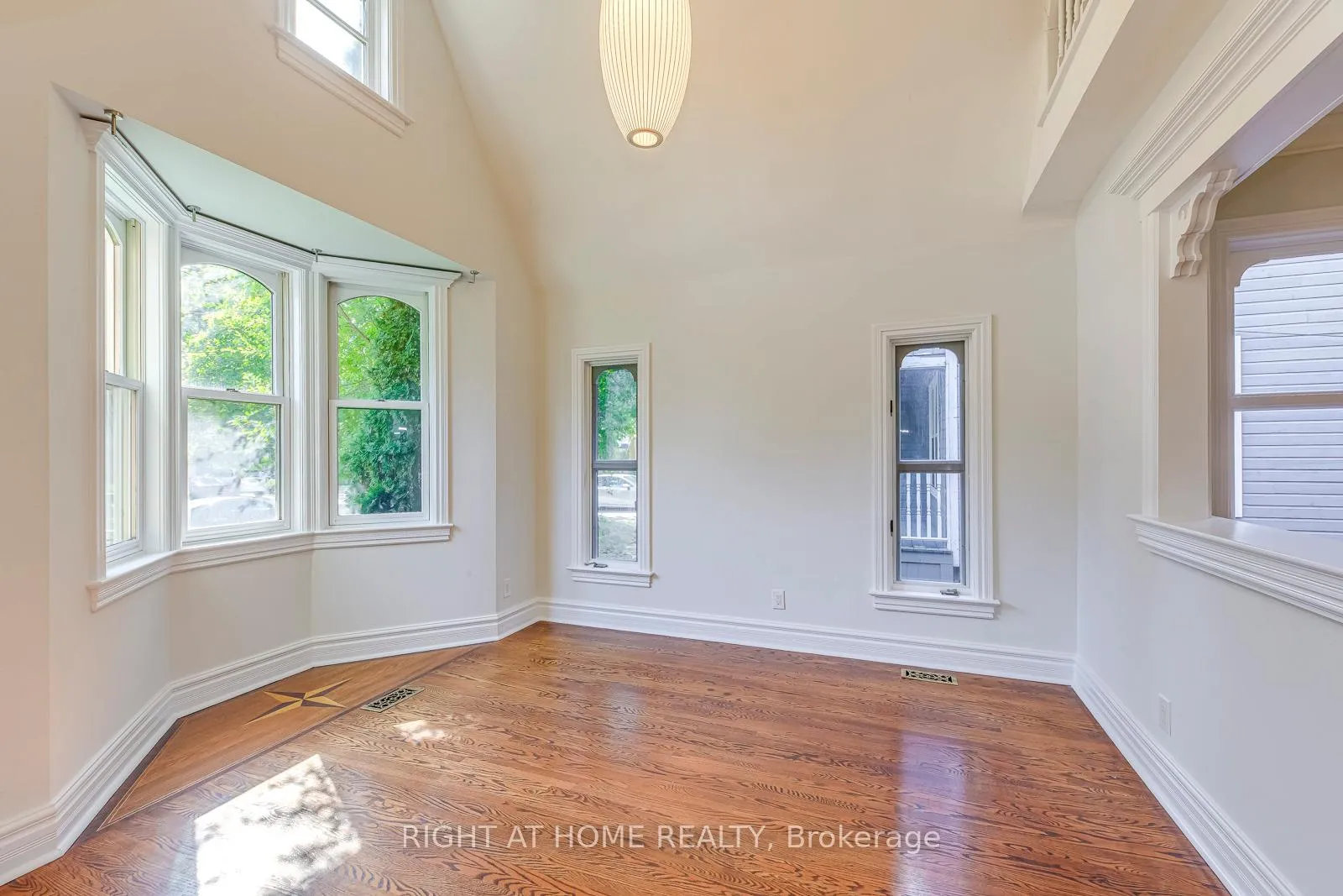 Photo 5 of 435 Maple Avenue, Oakville, Old Oakville — HOMEH