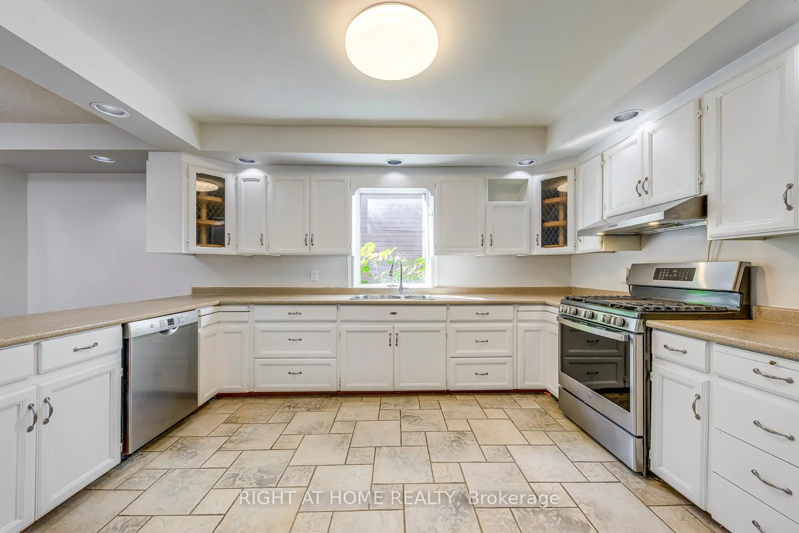 Photo 13 of 435 Maple Avenue, Oakville, Old Oakville — HOMEH