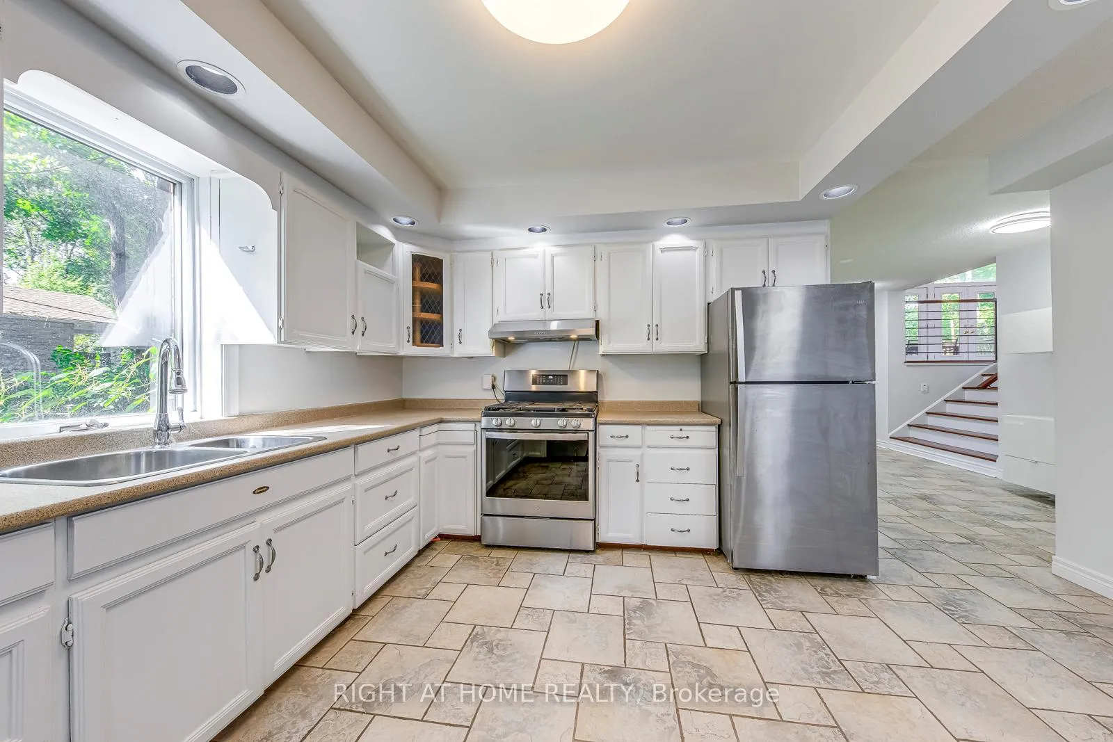 Photo 14 of 435 Maple Avenue, Oakville, Old Oakville — HOMEH