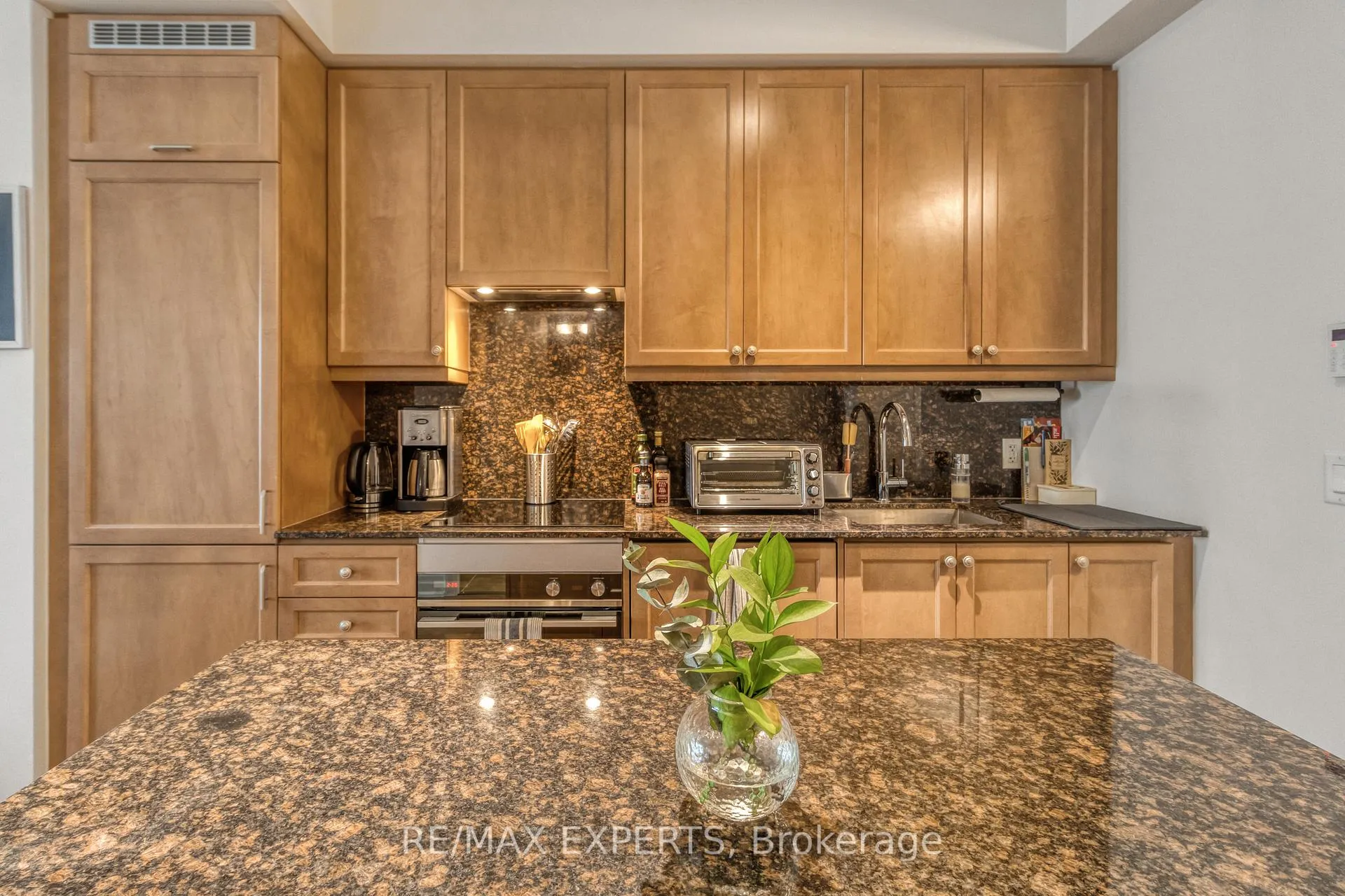 Photo 8 of Unit 702, 9085 Jane Street, Vaughan, Concord — HOMEH
