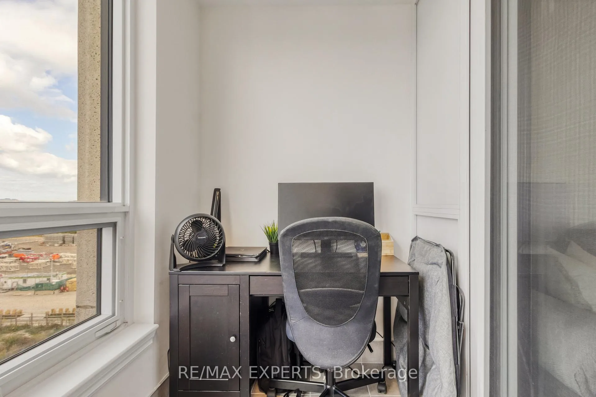 Photo 12 of Unit 702, 9085 Jane Street, Vaughan, Concord — HOMEH
