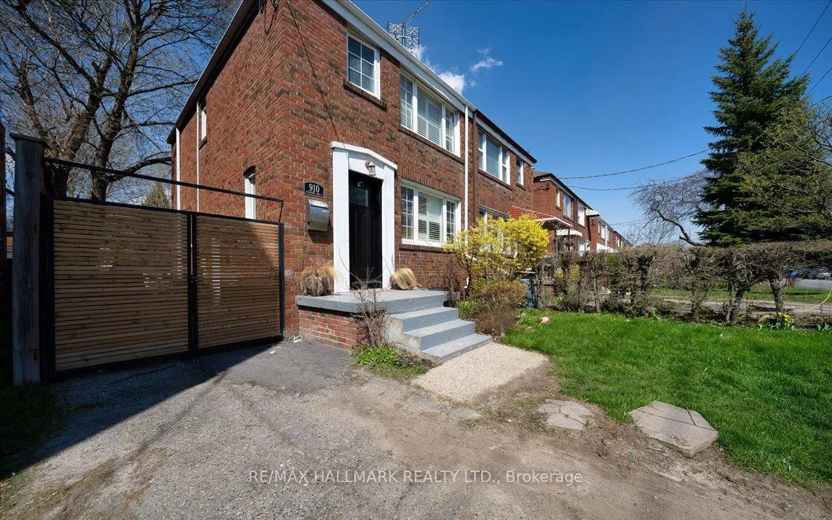 Photo 2 of 910 Eglinton Avenue E, Toronto, Leaside — HOMEH