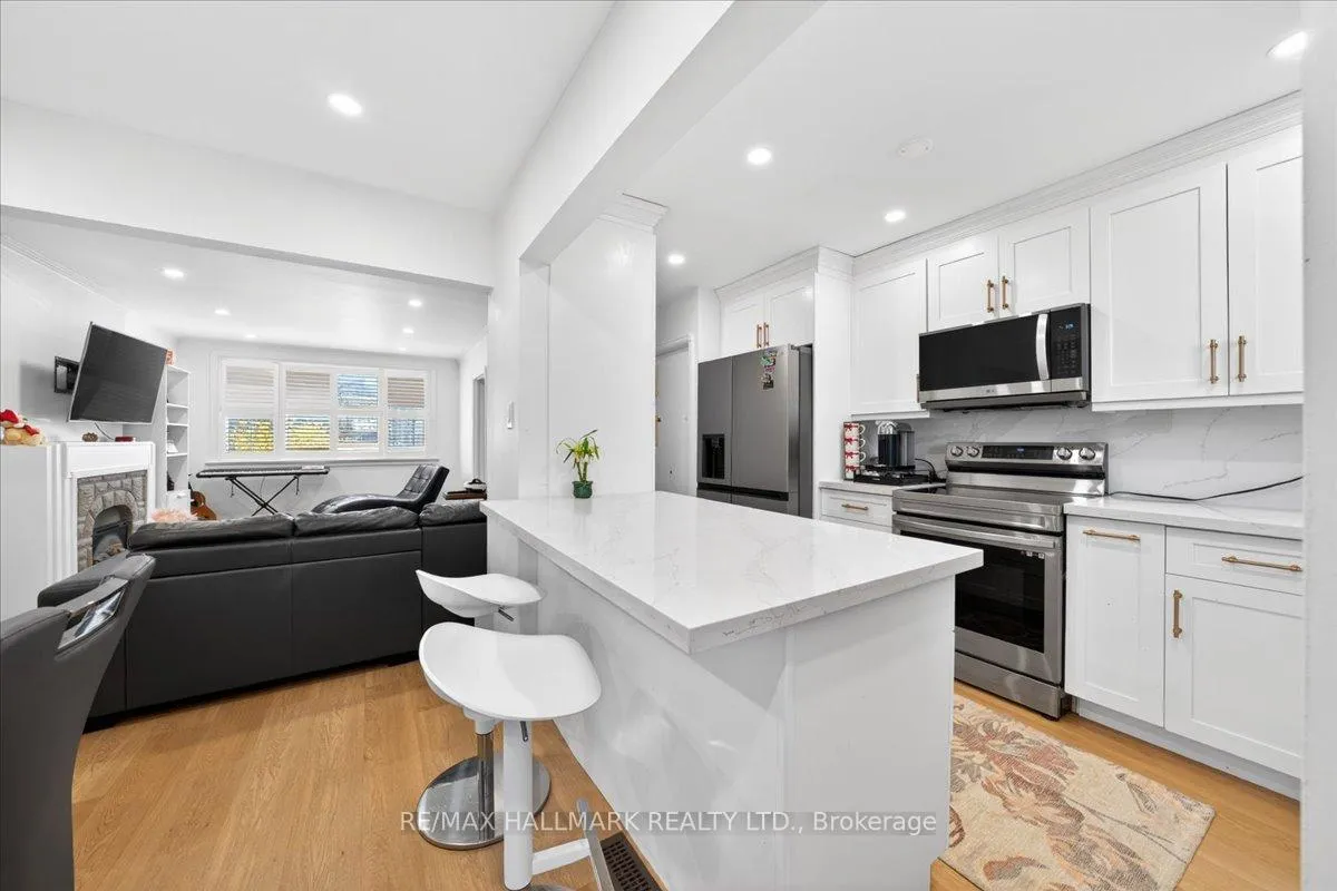 Photo 3 of 910 Eglinton Avenue E, Toronto, Leaside — HOMEH