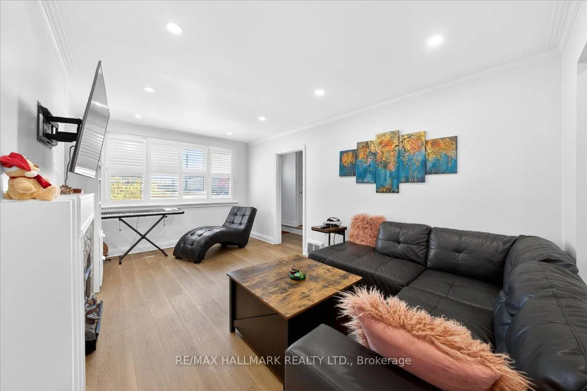 Photo 5 of 910 Eglinton Avenue E, Toronto, Leaside — HOMEH