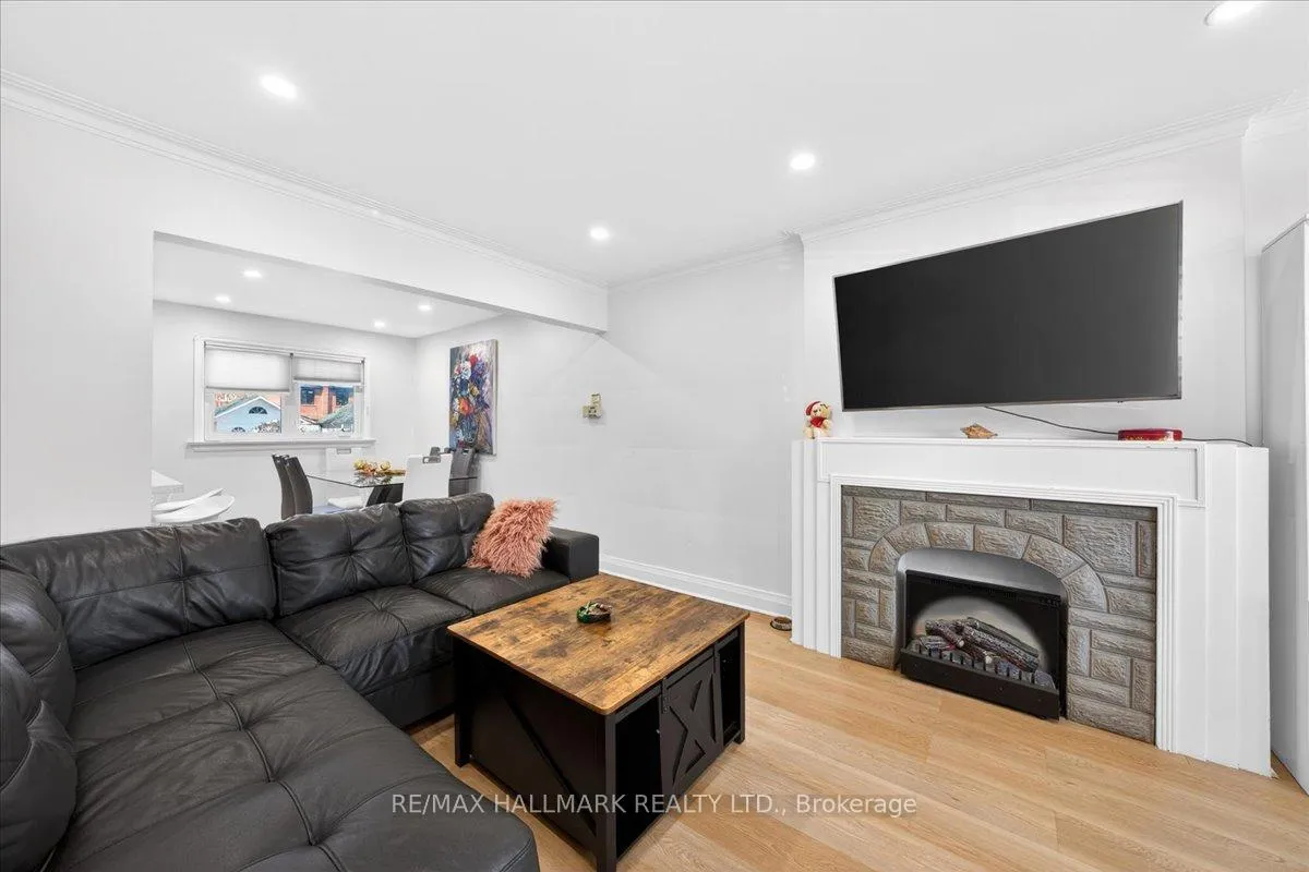 Photo 6 of 910 Eglinton Avenue E, Toronto, Leaside — HOMEH