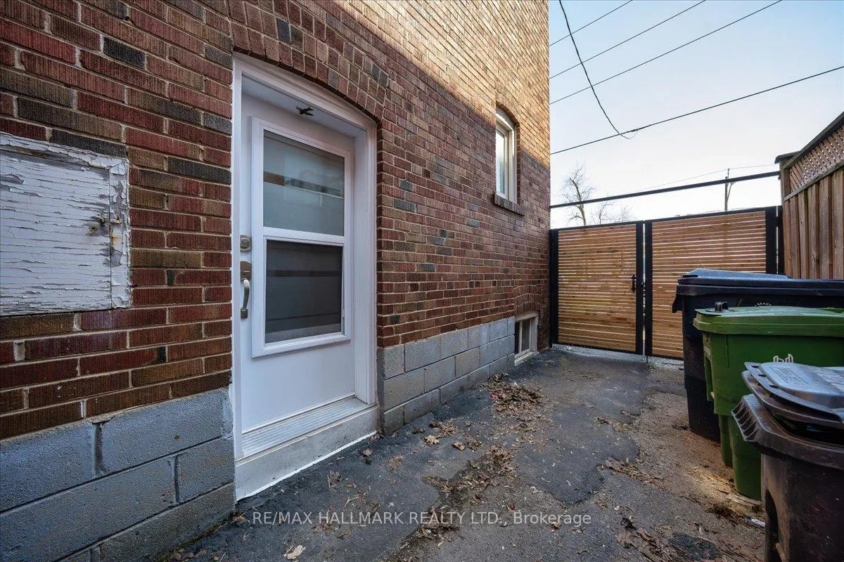 Photo 11 of 910 Eglinton Avenue E, Toronto, Leaside — HOMEH