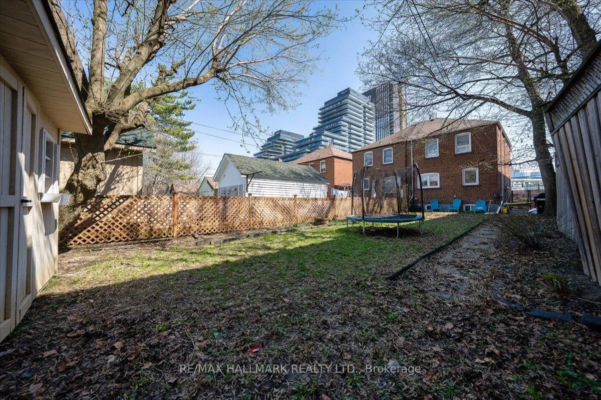 Photo 12 of 910 Eglinton Avenue E, Toronto, Leaside — HOMEH
