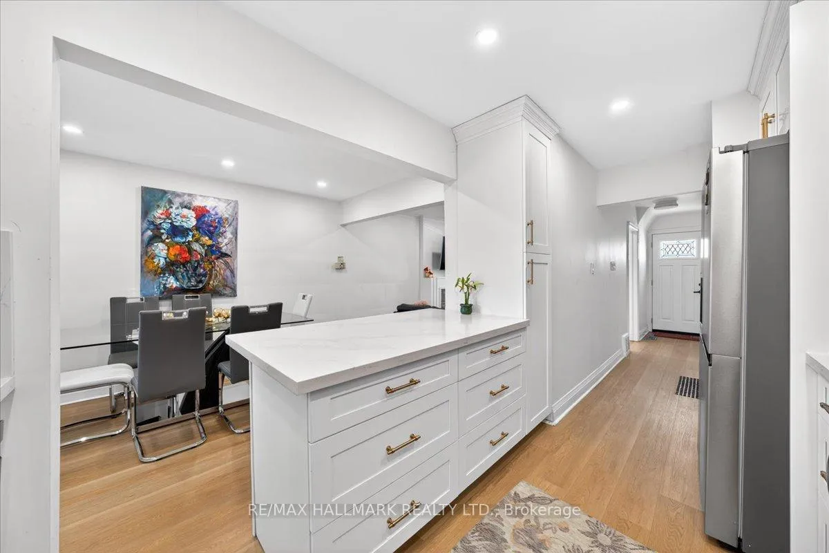 Photo 13 of 910 Eglinton Avenue E, Toronto, Leaside — HOMEH