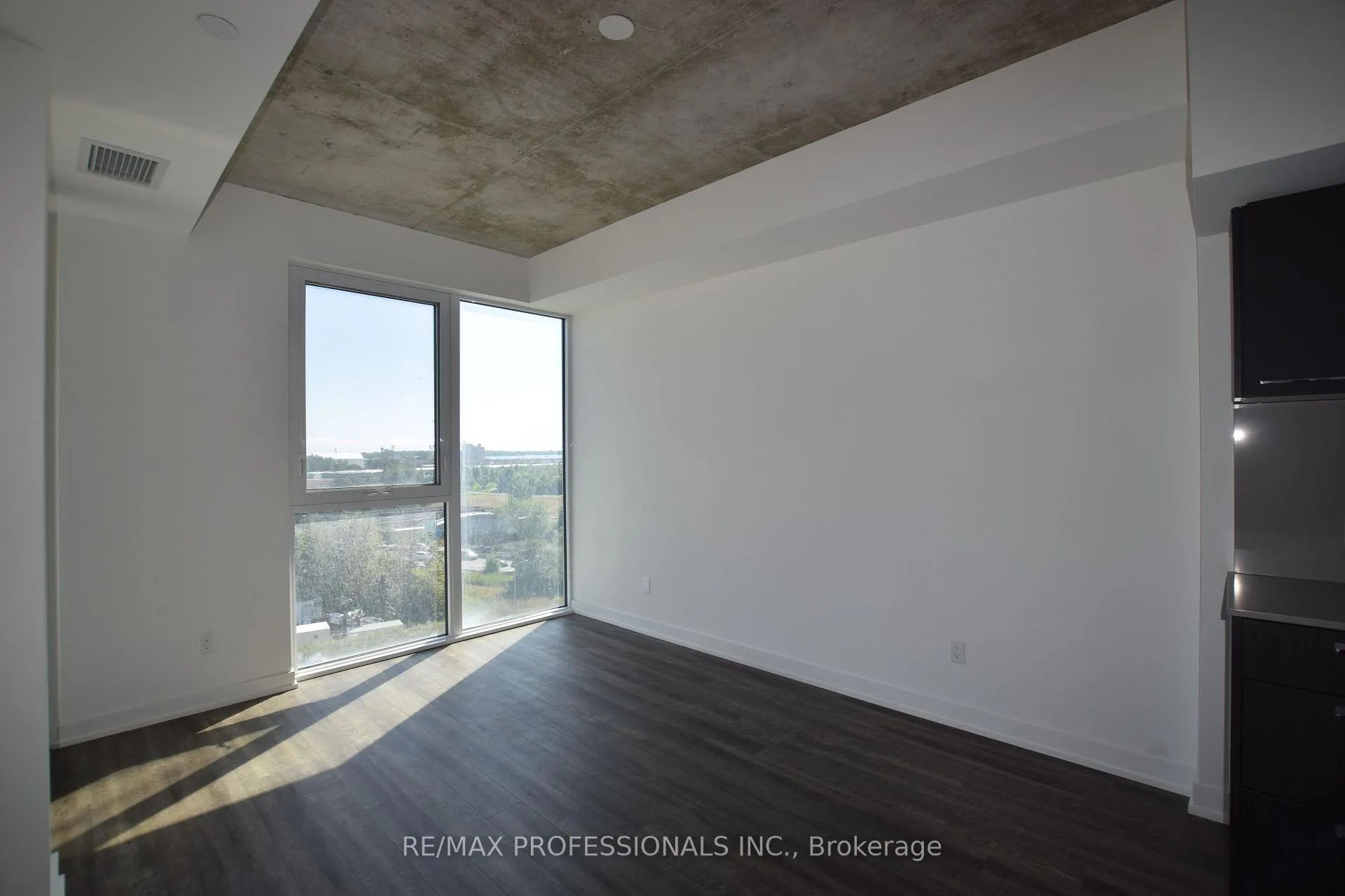 Photo 6 of Unit 705, 15 Baseball Place, Toronto, South Riverdale — HOMEH