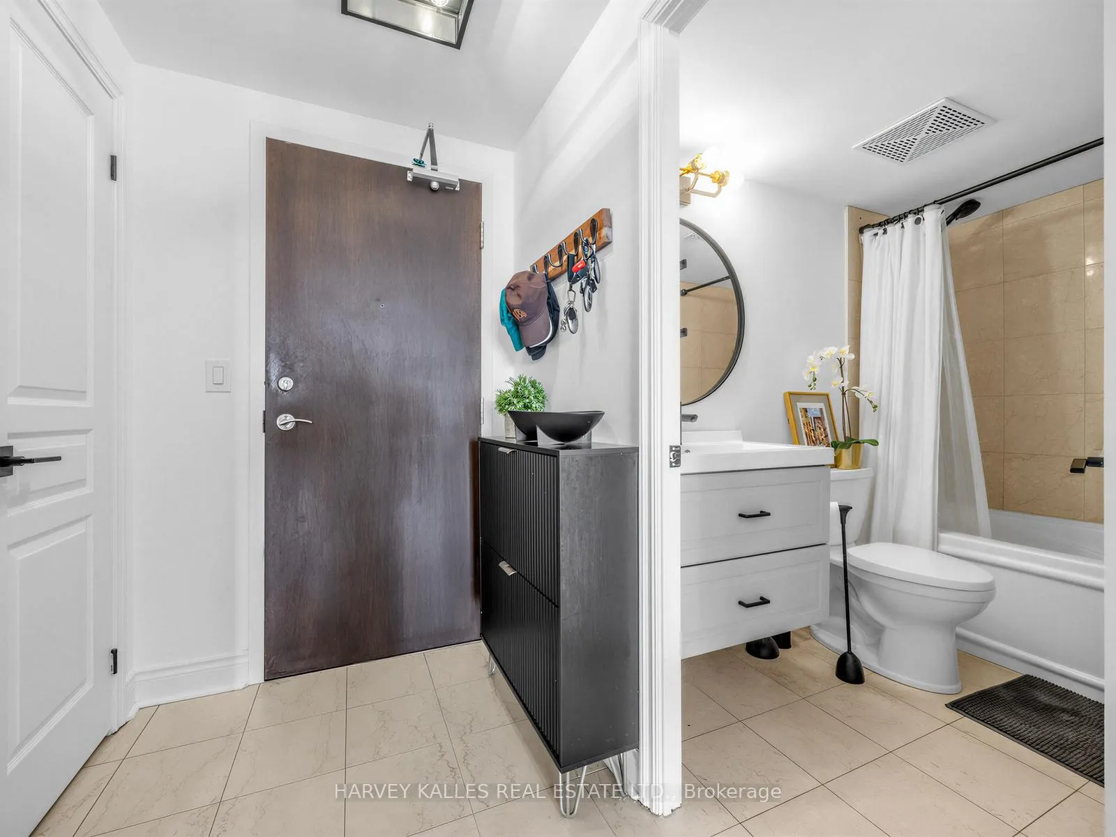 Photo 2 of Unit 422, 10 Delisle Avenue, Toronto, Yonge-St. Clair — HOMEH