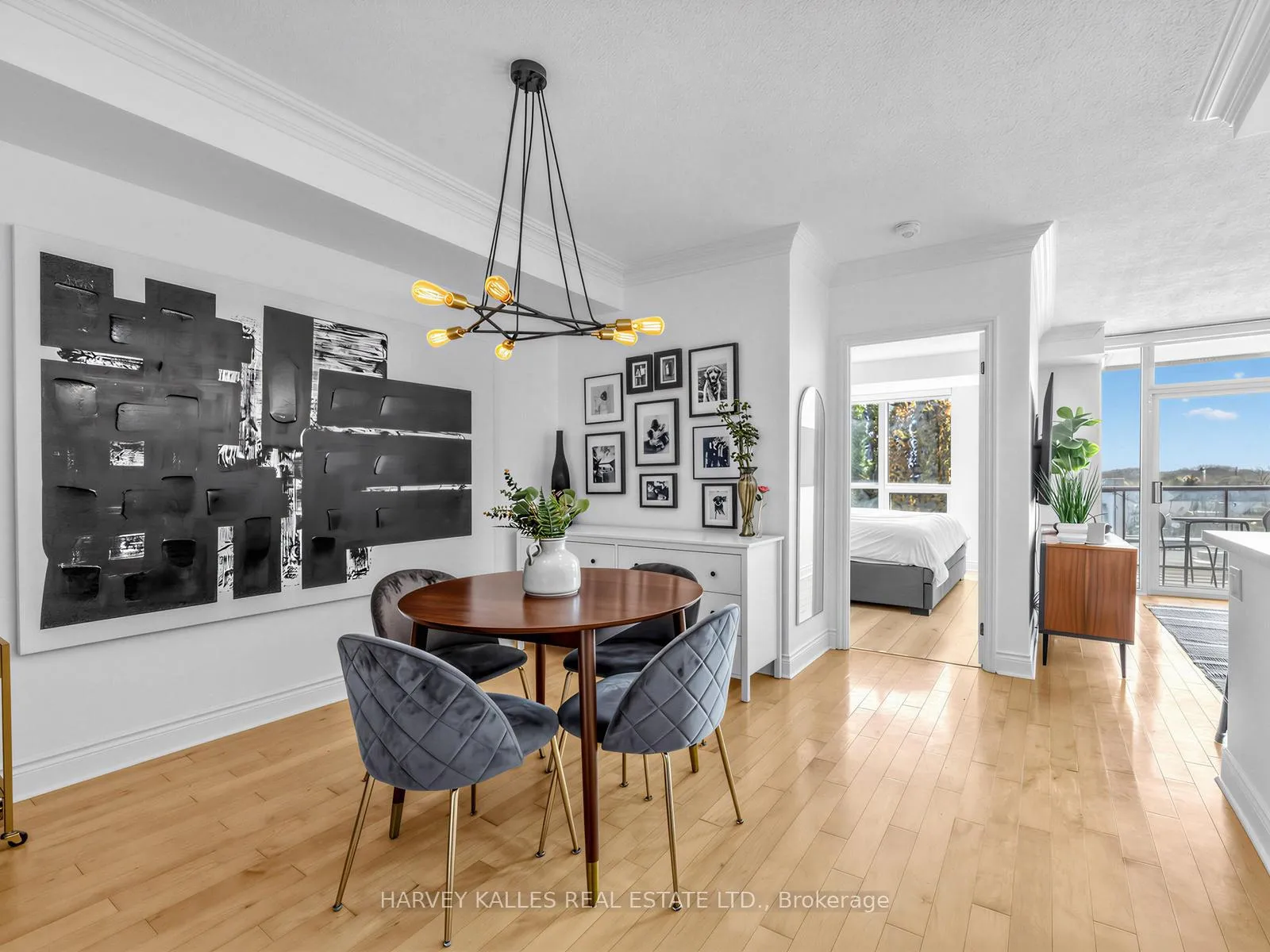 Photo 3 of Unit 422, 10 Delisle Avenue, Toronto, Yonge-St. Clair — HOMEH