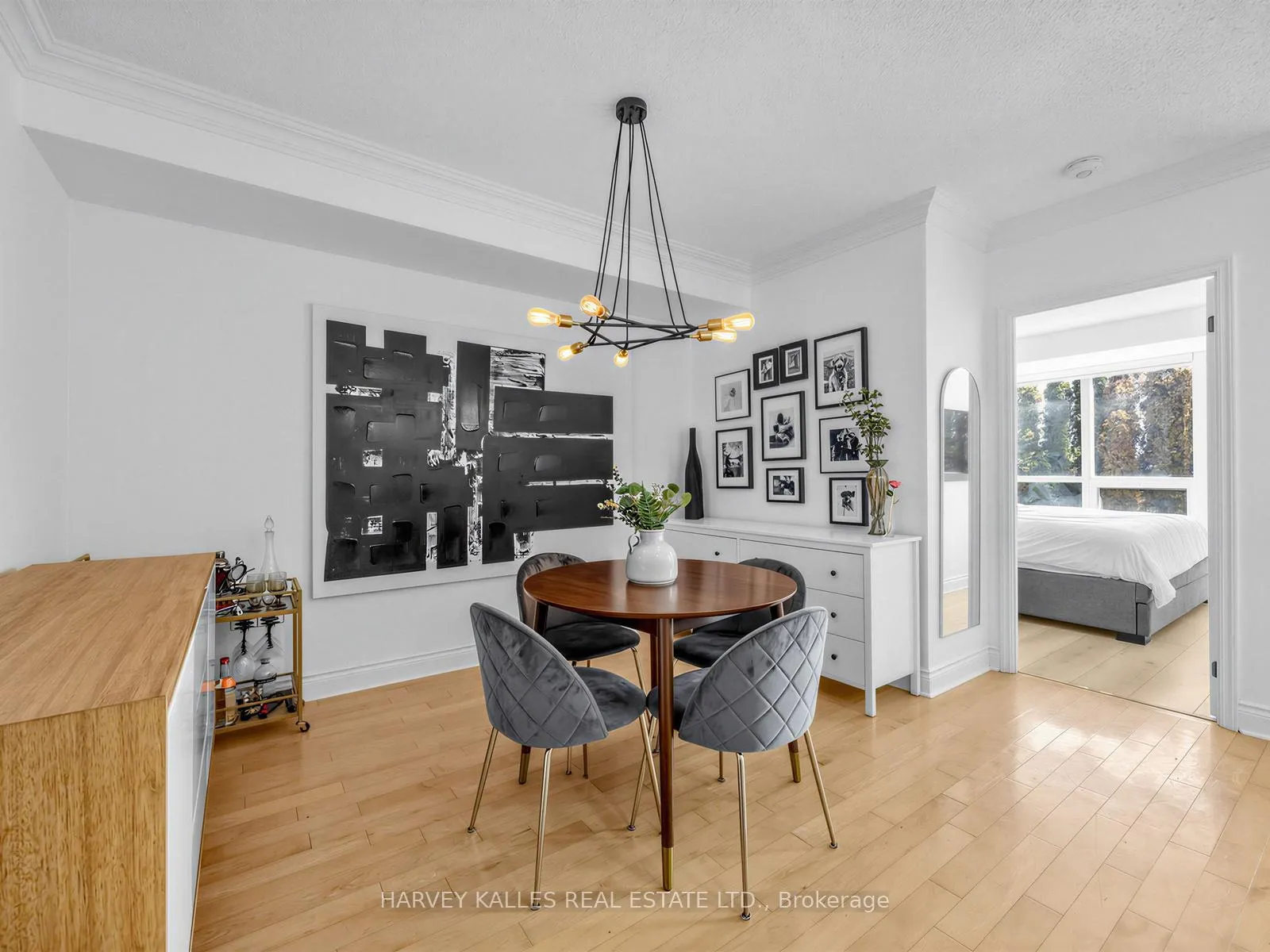 Photo 4 of Unit 422, 10 Delisle Avenue, Toronto, Yonge-St. Clair — HOMEH