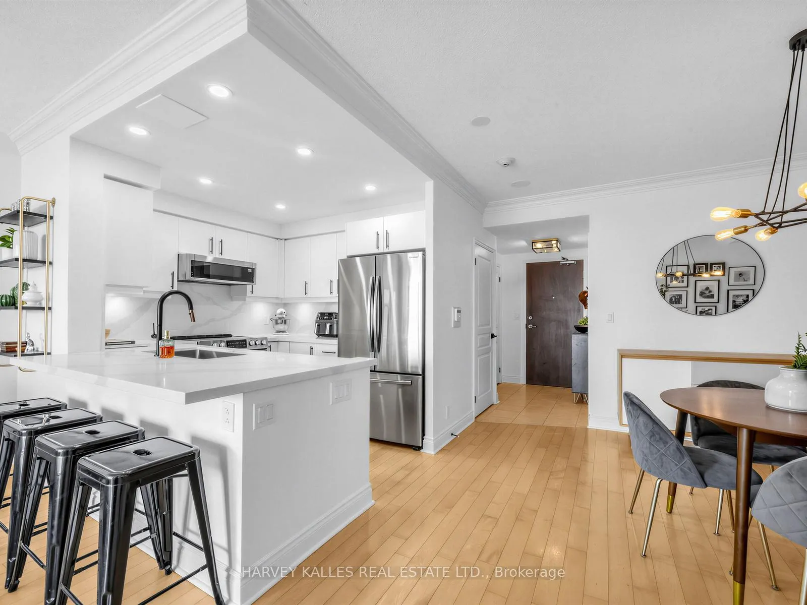 Photo 9 of Unit 422, 10 Delisle Avenue, Toronto, Yonge-St. Clair — HOMEH
