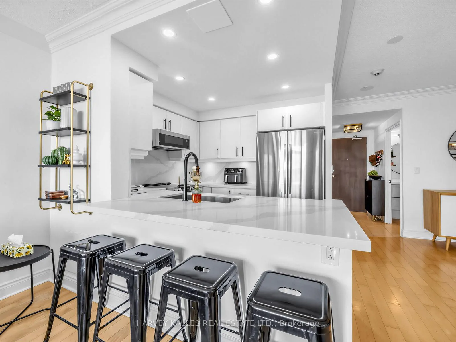 Photo 10 of Unit 422, 10 Delisle Avenue, Toronto, Yonge-St. Clair — HOMEH