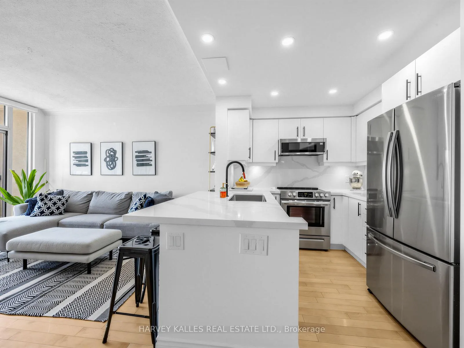 Photo 11 of Unit 422, 10 Delisle Avenue, Toronto, Yonge-St. Clair — HOMEH