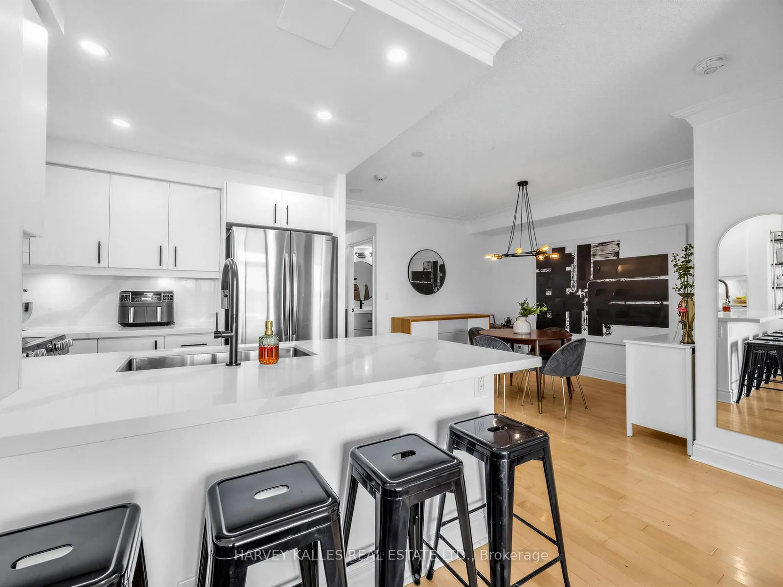 Photo 14 of Unit 422, 10 Delisle Avenue, Toronto, Yonge-St. Clair — HOMEH