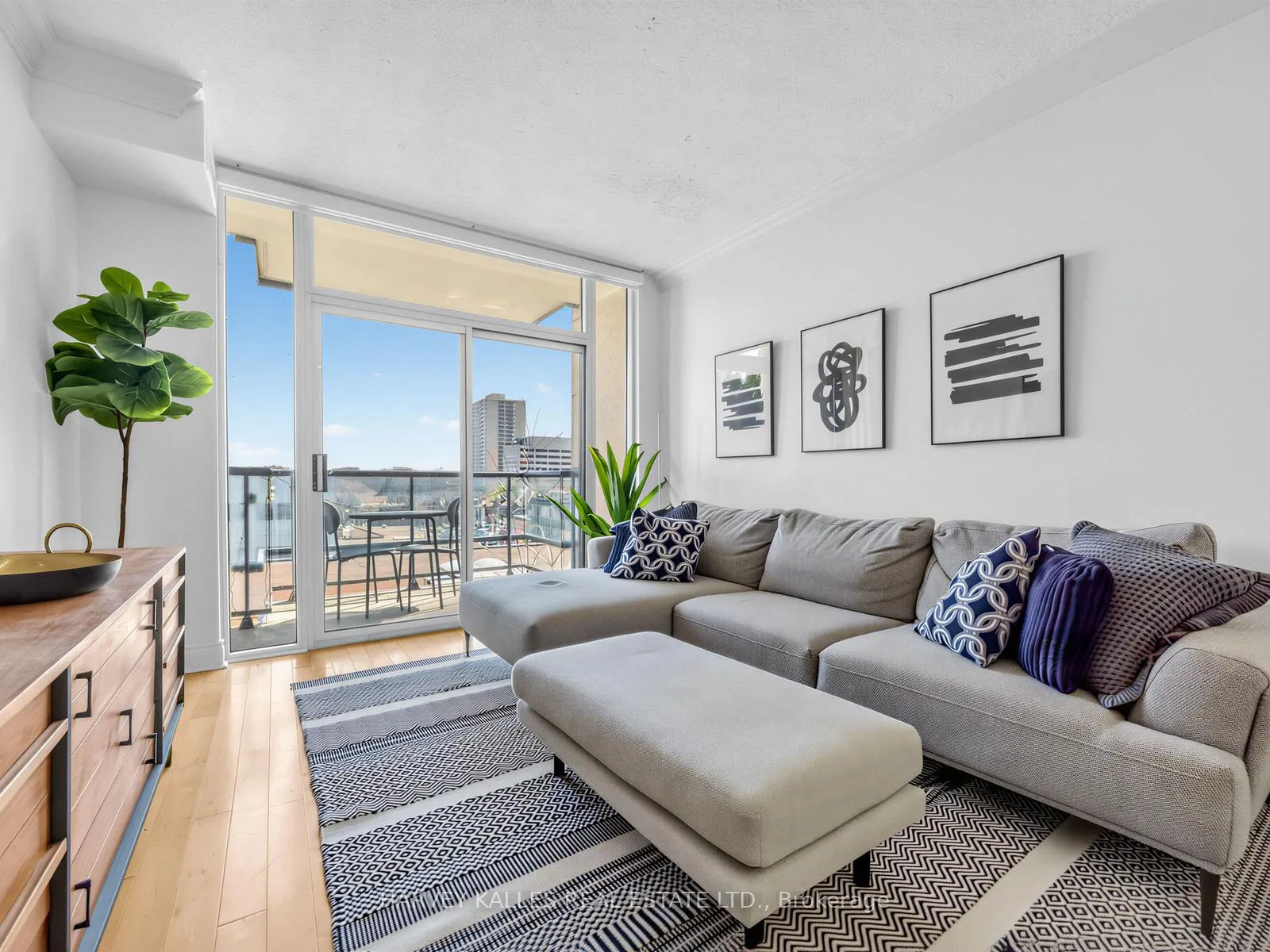 Photo 15 of Unit 422, 10 Delisle Avenue, Toronto, Yonge-St. Clair — HOMEH