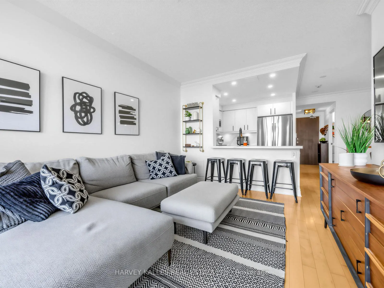 Photo 17 of Unit 422, 10 Delisle Avenue, Toronto, Yonge-St. Clair — HOMEH