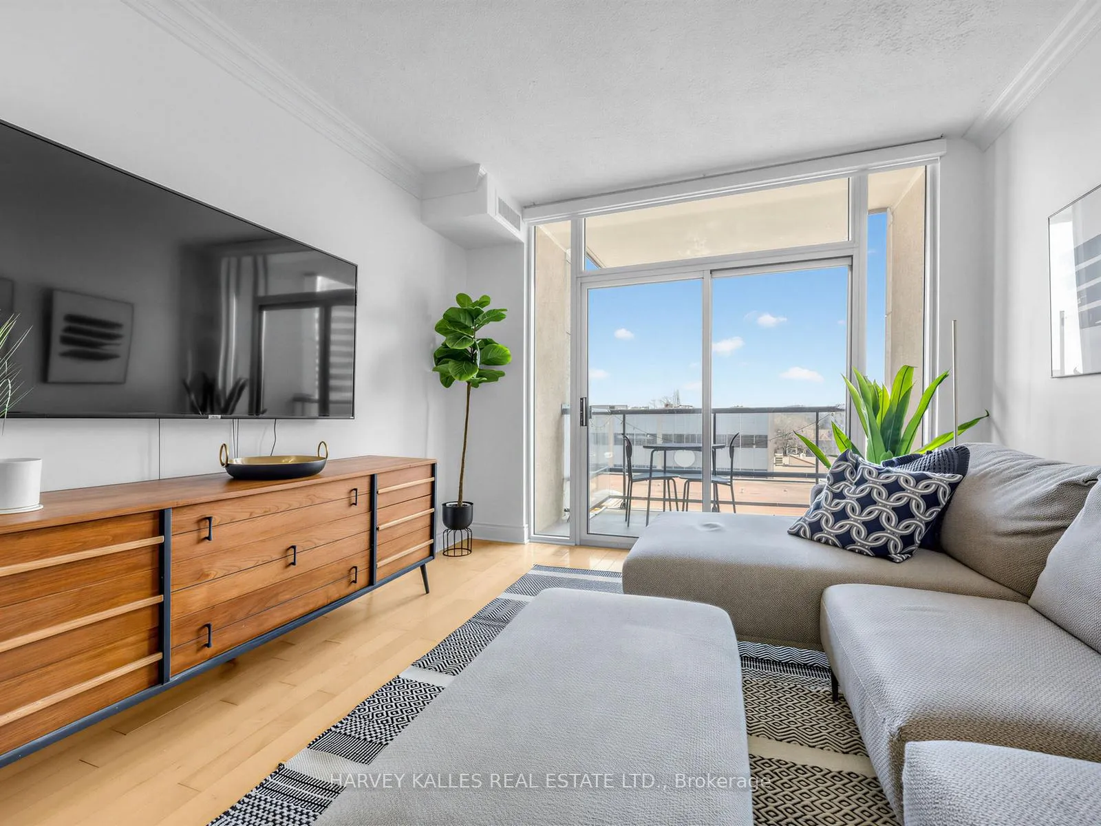 Photo 20 of Unit 422, 10 Delisle Avenue, Toronto, Yonge-St. Clair — HOMEH