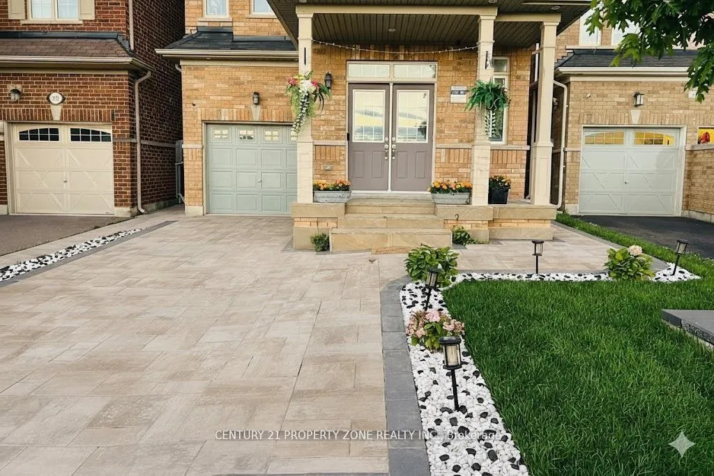 Photo 2 of 19 Exhibition Crescent, Brampton, Northwest Brampton — HOMEH