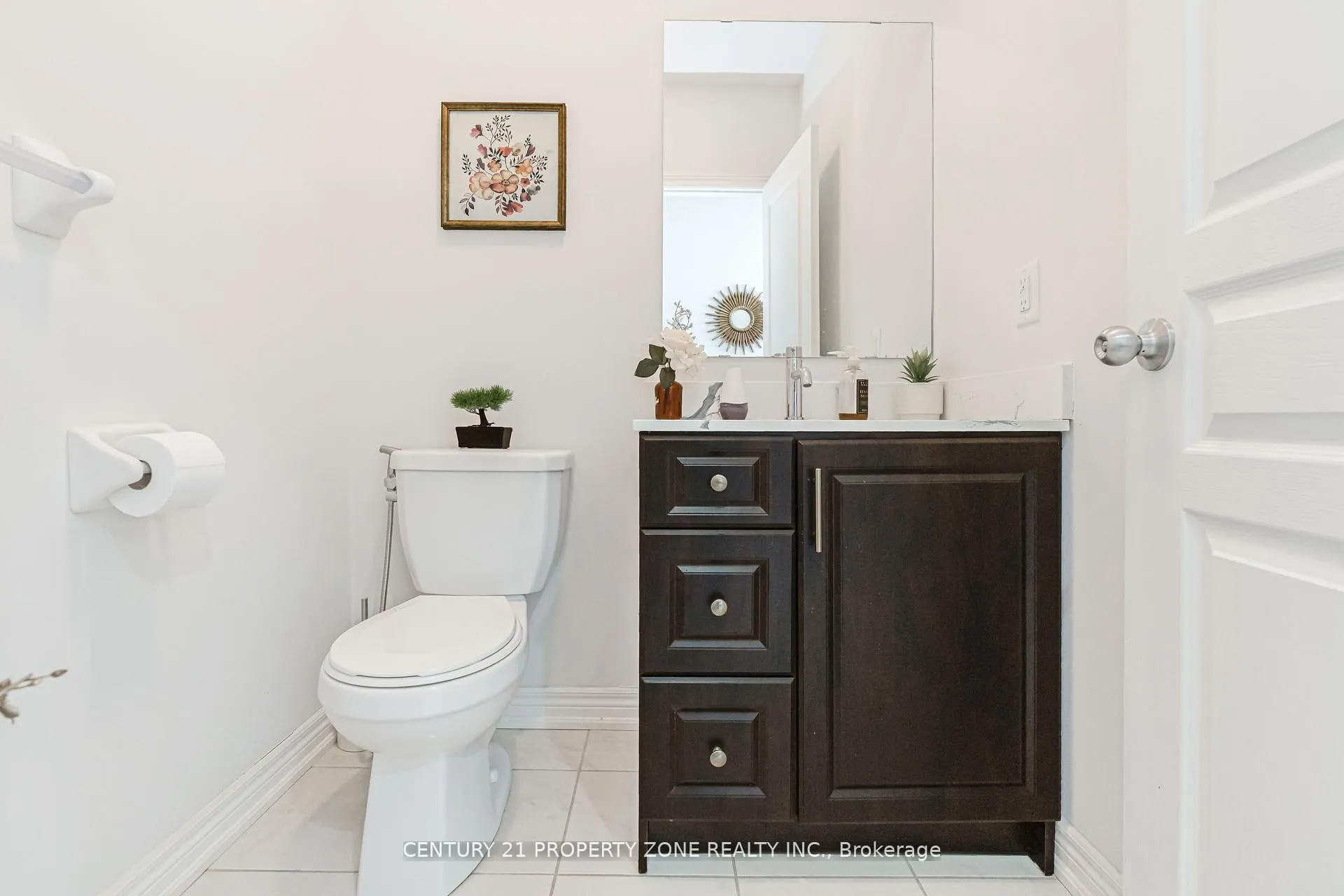 Photo 4 of 19 Exhibition Crescent, Brampton, Northwest Brampton — HOMEH