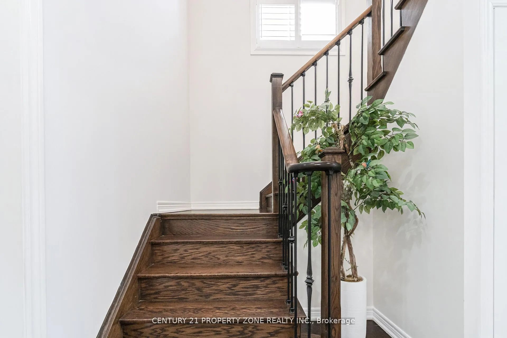 Photo 15 of 19 Exhibition Crescent, Brampton, Northwest Brampton — HOMEH