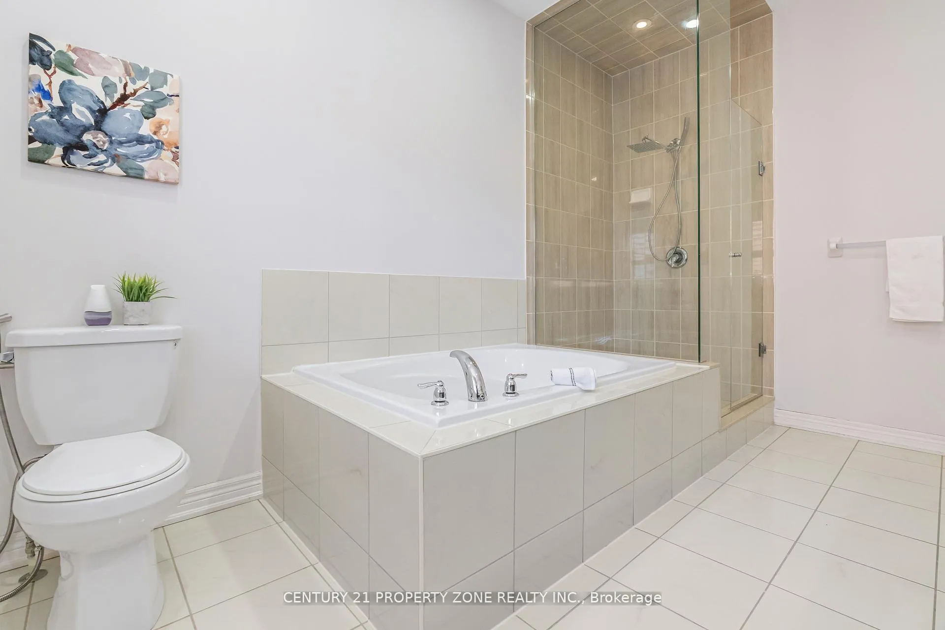 Photo 28 of 19 Exhibition Crescent, Brampton, Northwest Brampton — HOMEH