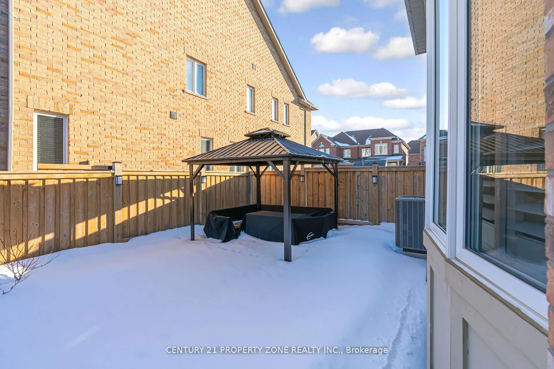 Photo 46 of 19 Exhibition Crescent, Brampton, Northwest Brampton — HOMEH