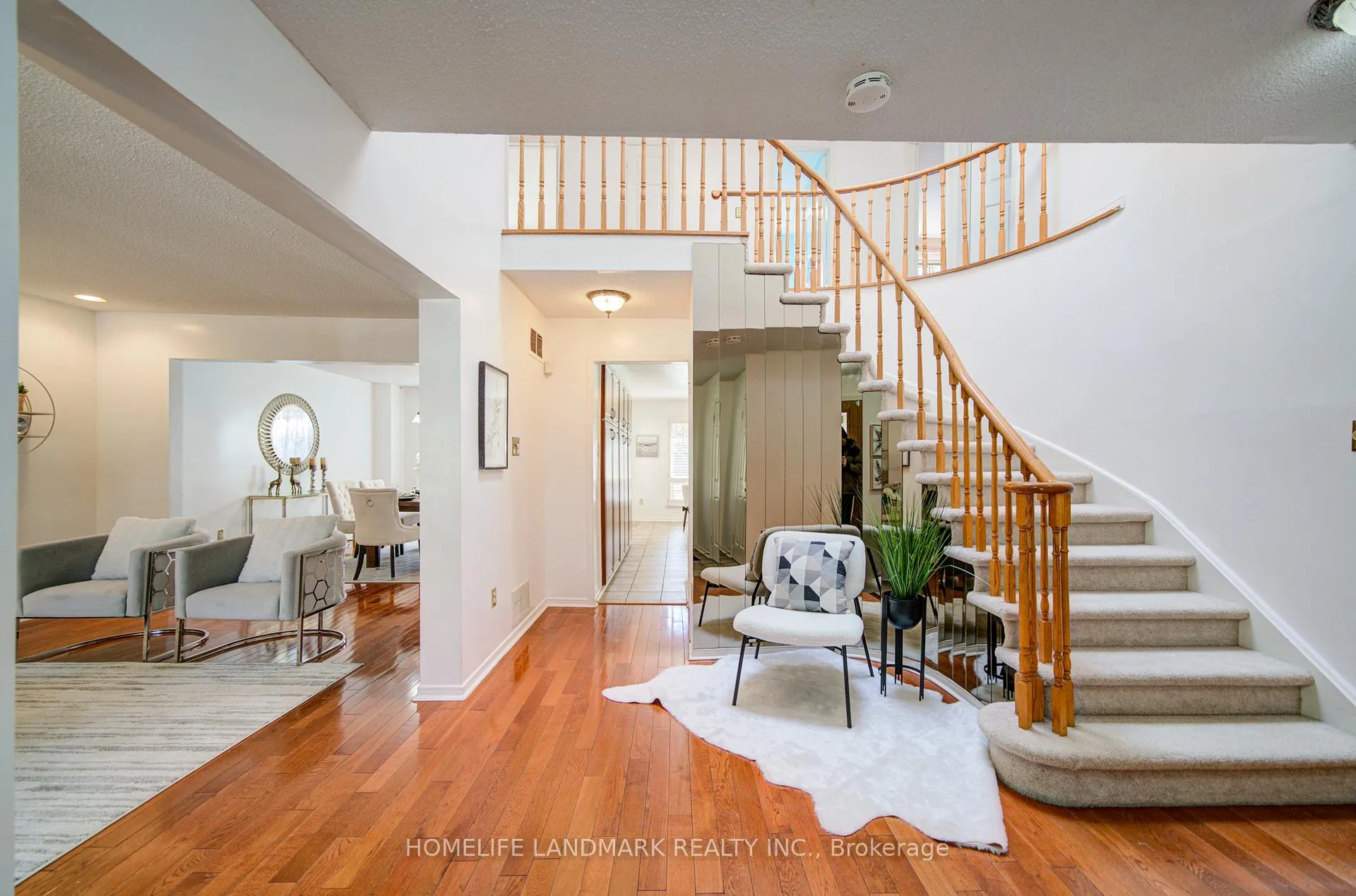 Photo 4 of 129 Fincham Avenue, Markham, Markham Village — HOMEH