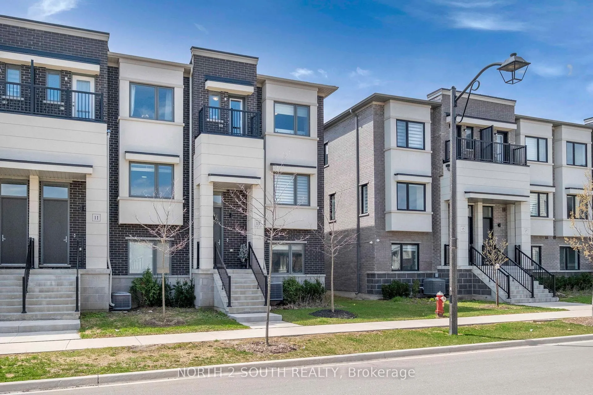 Photo 2 of 13 Lambert Lane, Caledon, Bolton East — HOMEH