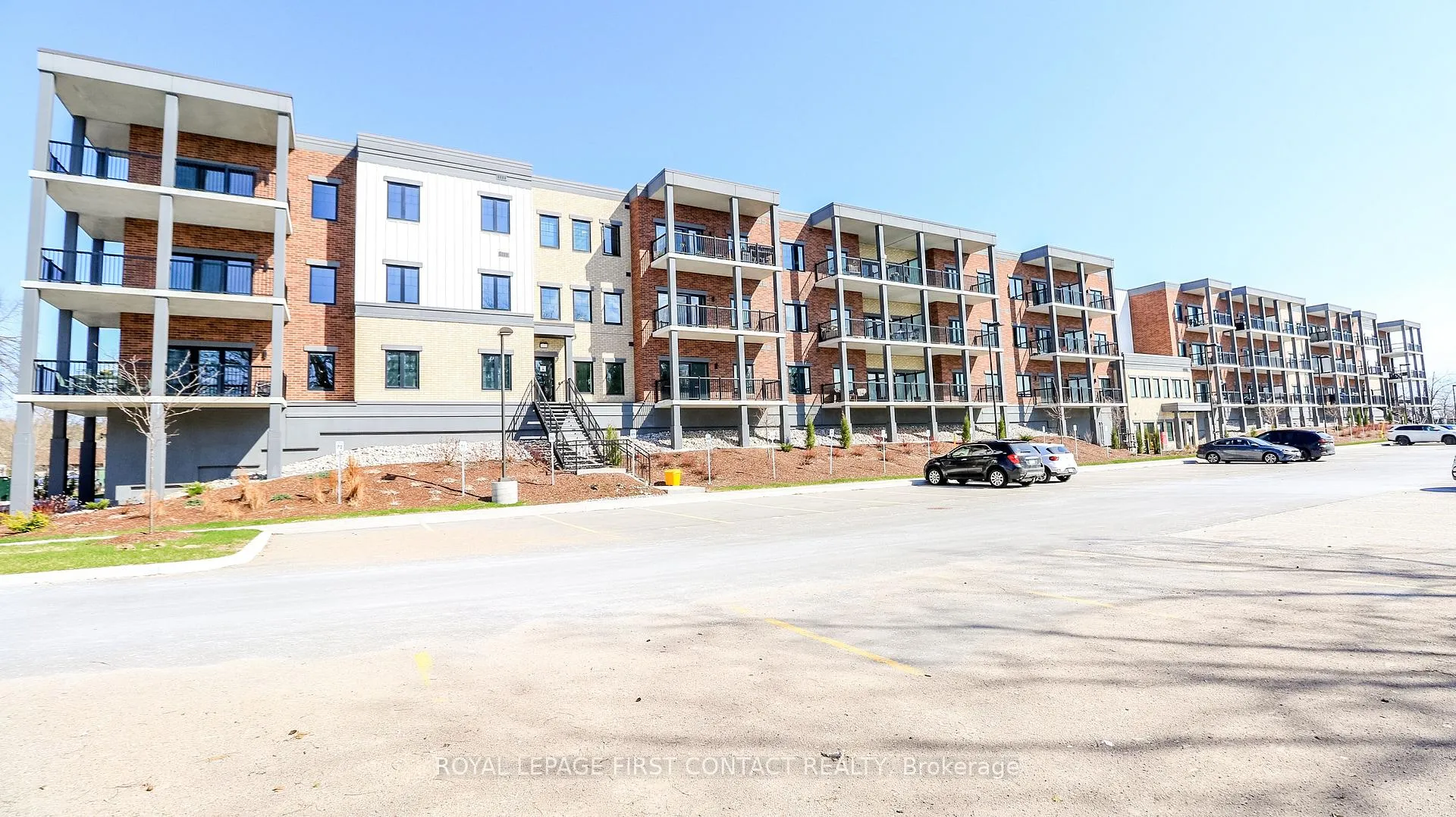 Photo 3 of Unit 210, 121 Mary Street, Clearview, Creemore — HOMEH