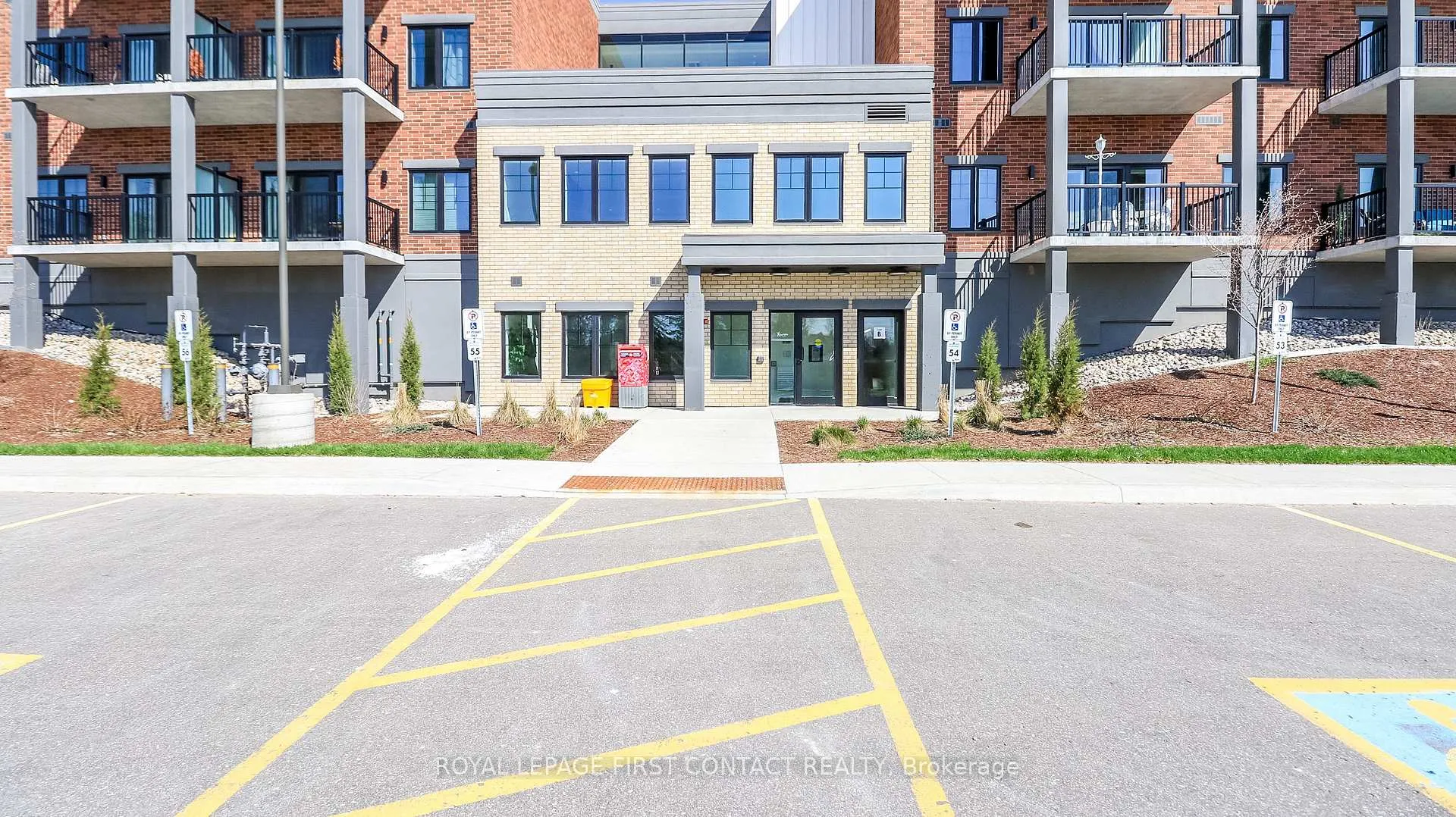 Photo 6 of Unit 210, 121 Mary Street, Clearview, Creemore — HOMEH