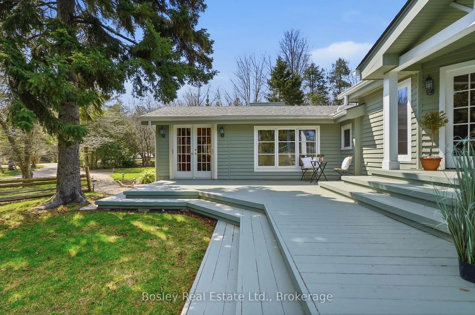 Photo 2 of 150 St Moritz Crescent, Blue Mountains — HOMEH