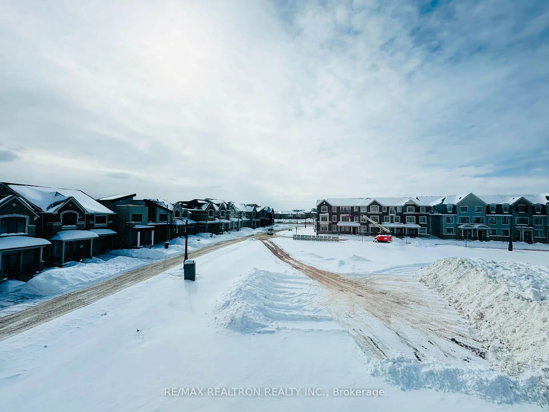 Photo 4 of Unit 4, 1291 Courtleigh Trail W, Oakville, Joshua Meadows — HOMEH
