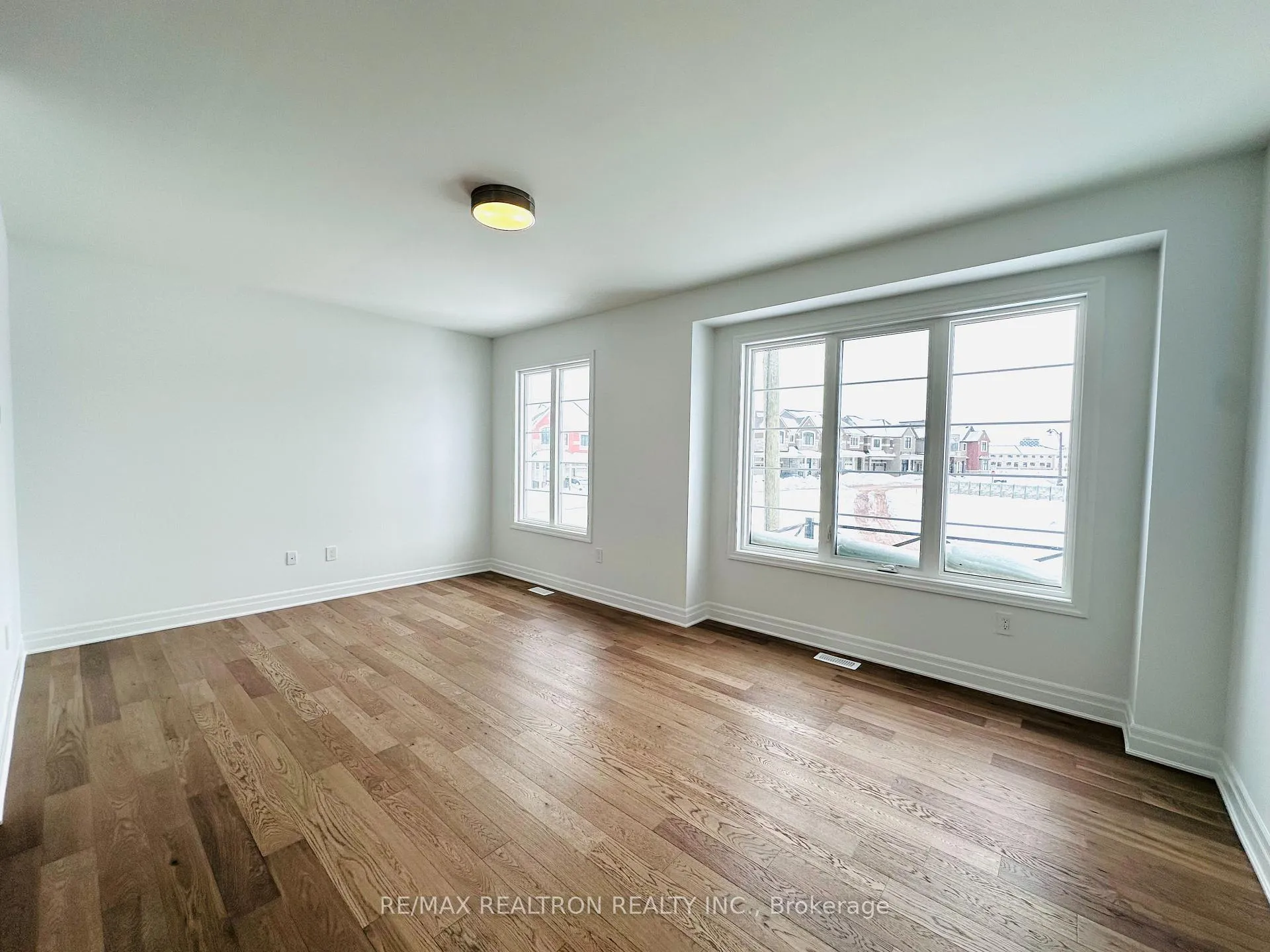 Photo 8 of Unit 4, 1291 Courtleigh Trail W, Oakville, Joshua Meadows — HOMEH
