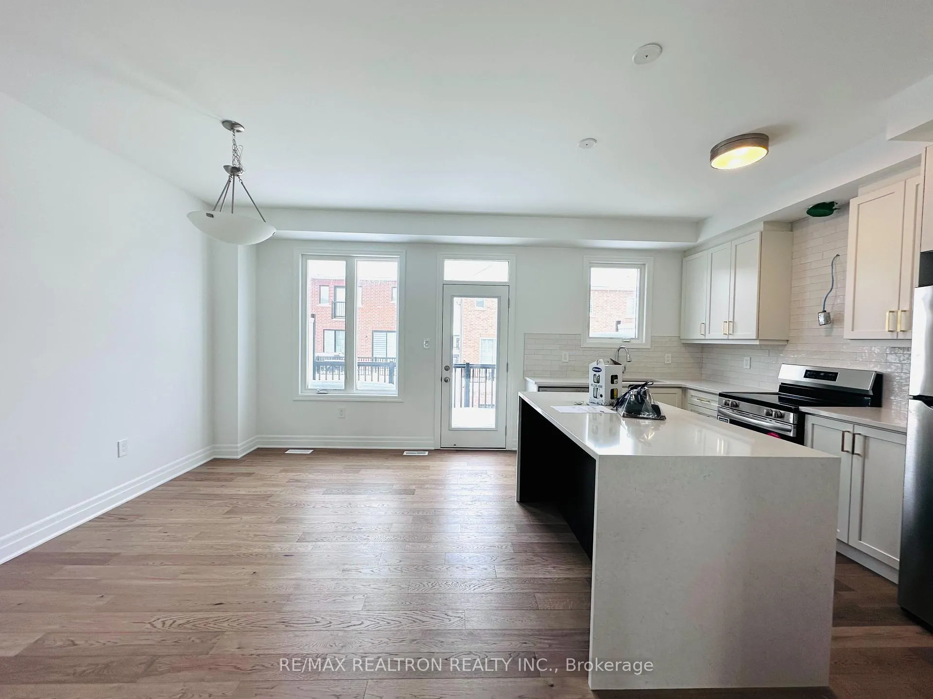 Photo 10 of Unit 4, 1291 Courtleigh Trail W, Oakville, Joshua Meadows — HOMEH