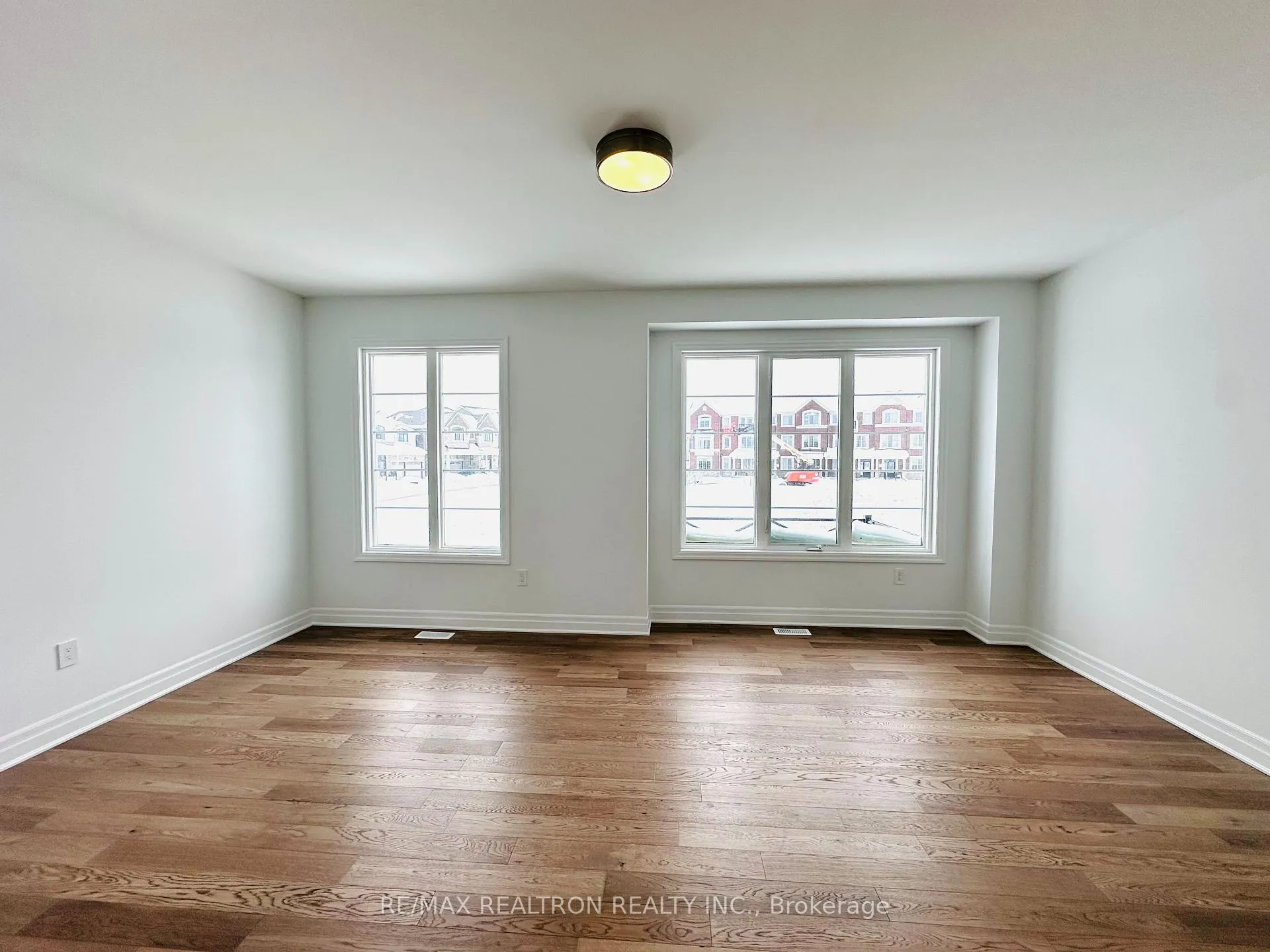 Photo 12 of Unit 4, 1291 Courtleigh Trail W, Oakville, Joshua Meadows — HOMEH